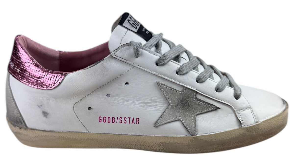 Sneakers Golden Goose blanches, faut-il prendre une taille en dessous