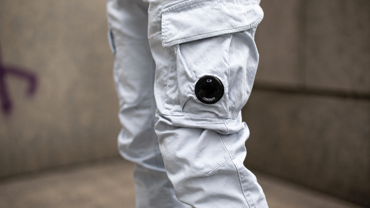 Pantalon cargo C.P Company, coupe et détails caractéristiques