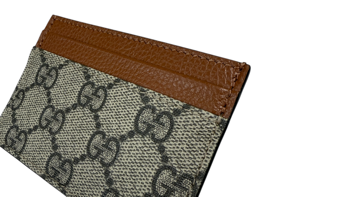 Détail d'une veste Gucci marron authentifiée chez NB08, repère de finition