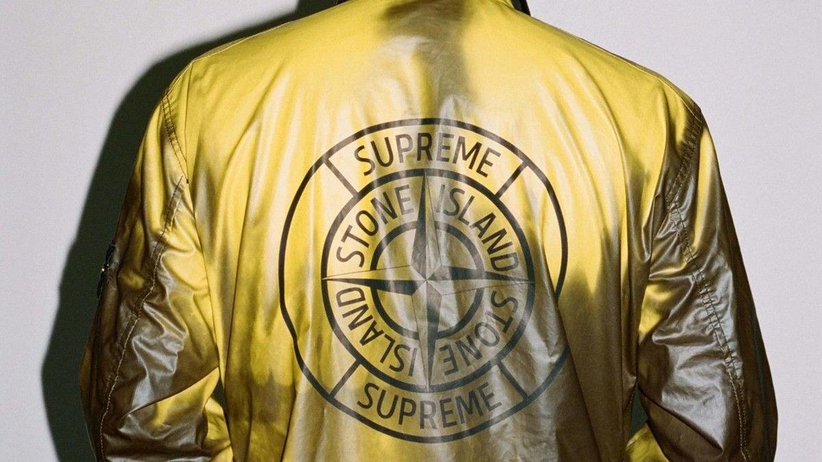 Veste Stone Island illustrant les tissus techniques et l'innovation de la marque