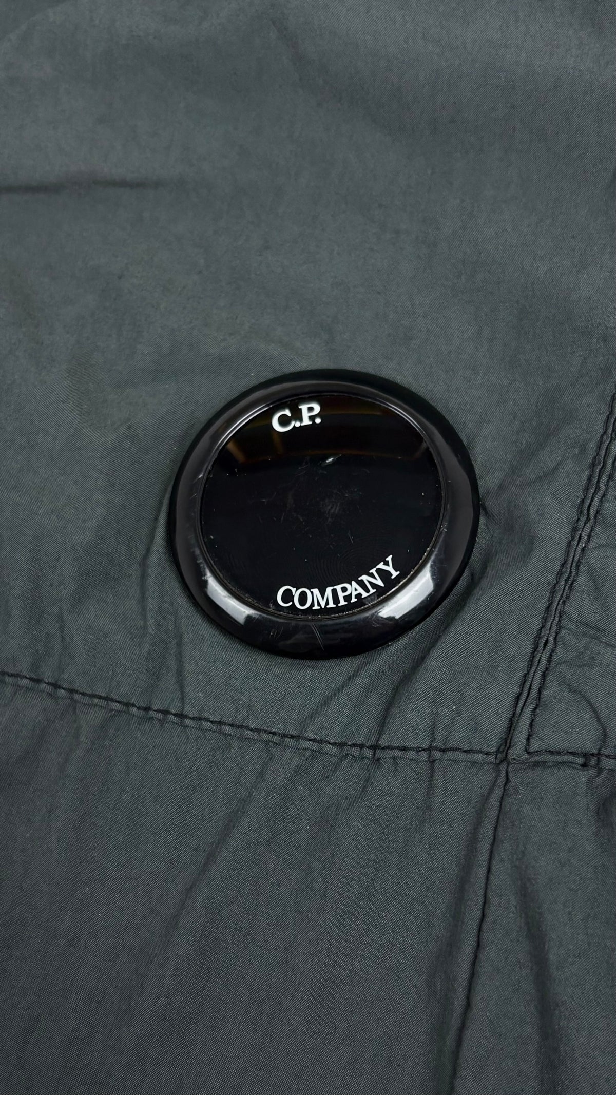 Pantalon Cargo C.P Company Lens Loose Fit kaki grisé taille 48, détail étiquettes et finitions — vue 4