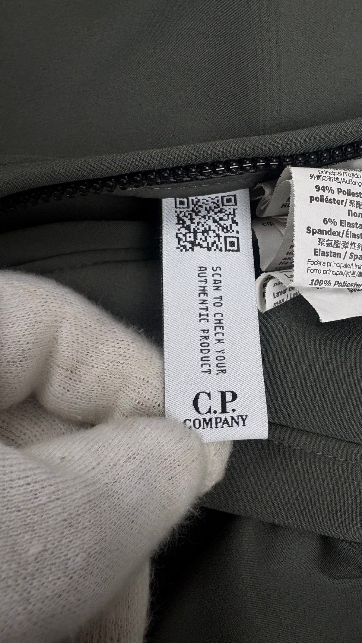 Veste à Capuche C.P Company Junior Shell-R Goggle kaki grisé taille 14 ans, détail étiquettes et finitions — vue 6