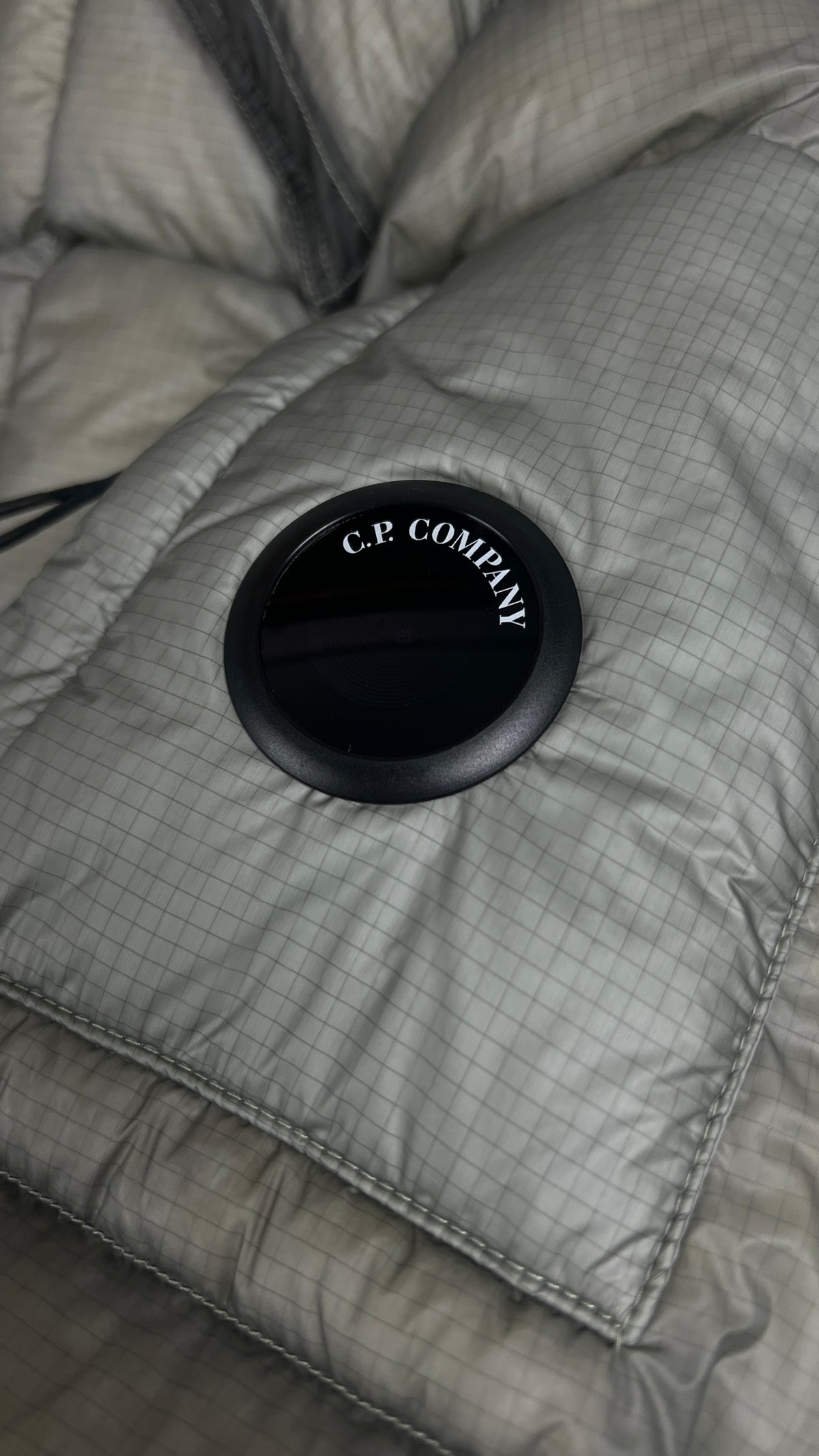 Doudoune à Capuche C.P Company D.D Shell Flint Grey gris taille S, détail étiquettes et finitions — vue 3