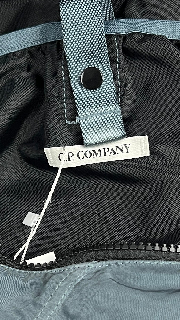 Sac à Dos C.P Company gris, détail matière et finitions — vue 4
