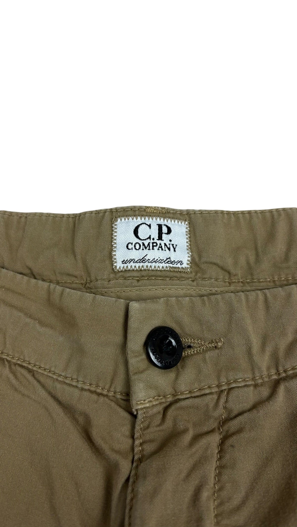 Short C.P Company crème taille 14 ans - Logo et étiquette