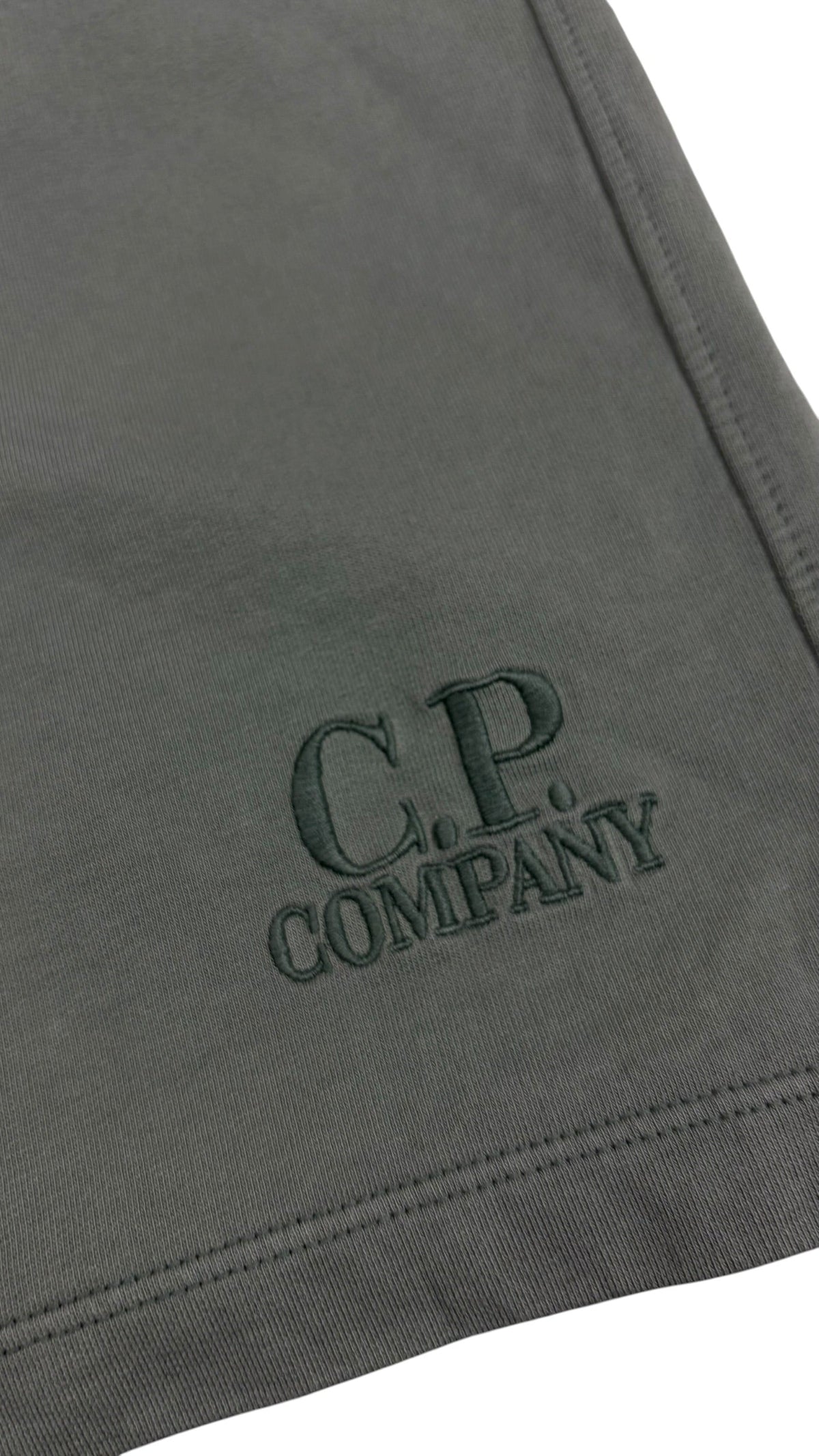 Short C.P Company kaki taille 14 ans - Détail