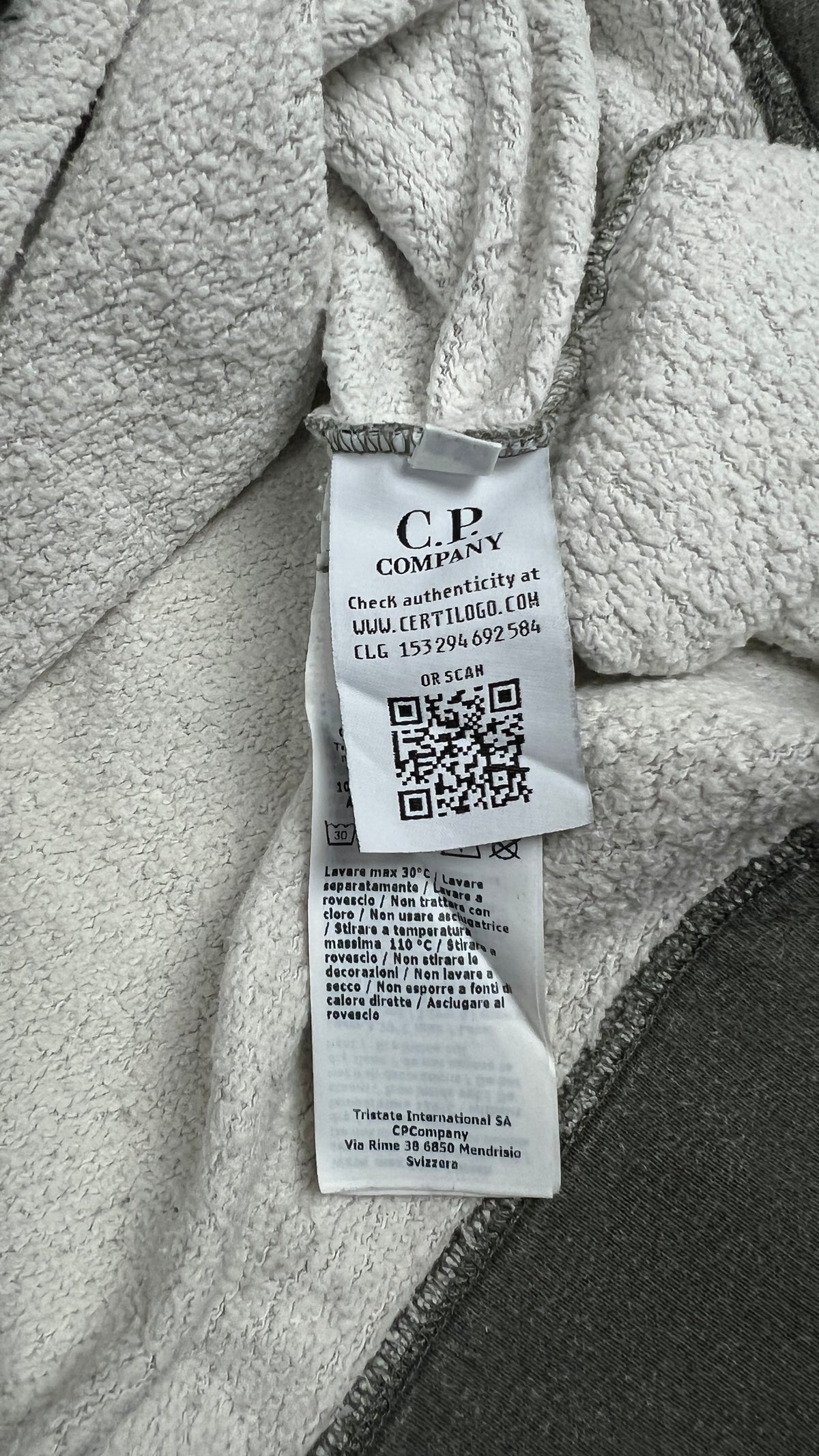 Sweat-shirt C.P Company Bande Logo kaki, détail étiquettes et finitions — vue 4