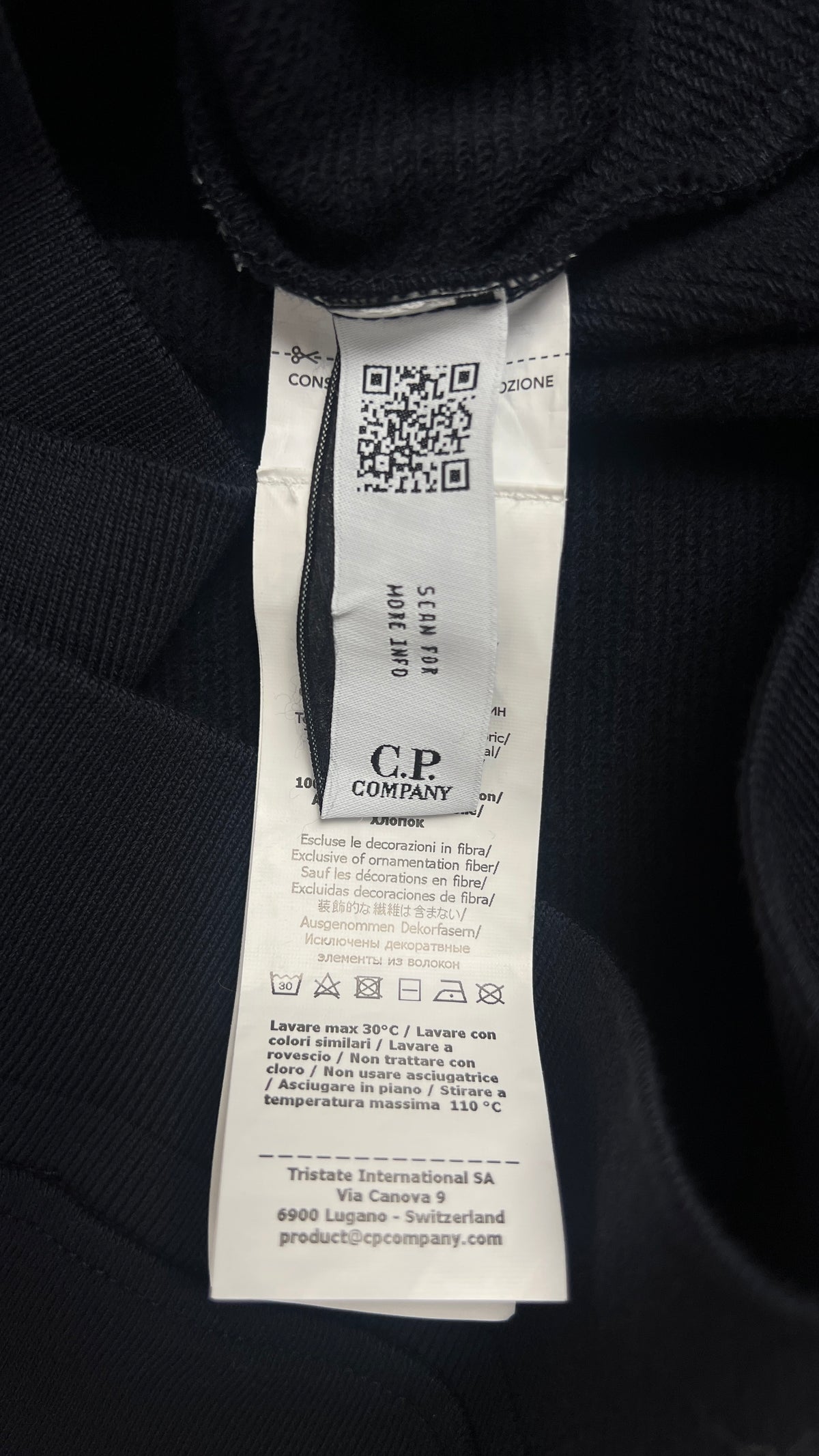 Sweat-shirt Crewneck C.P Company Diagonal Raised Fleece Logo Brodé Total Eclipse marine, détail étiquettes et finitions — vue 4