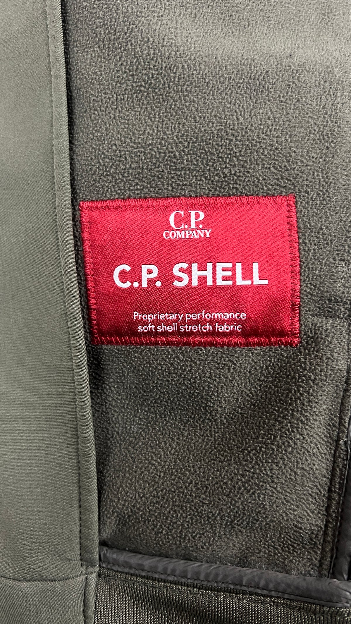 Veste C.P Company Soft Shell-R kaki, détail étiquettes et finitions — vue 6