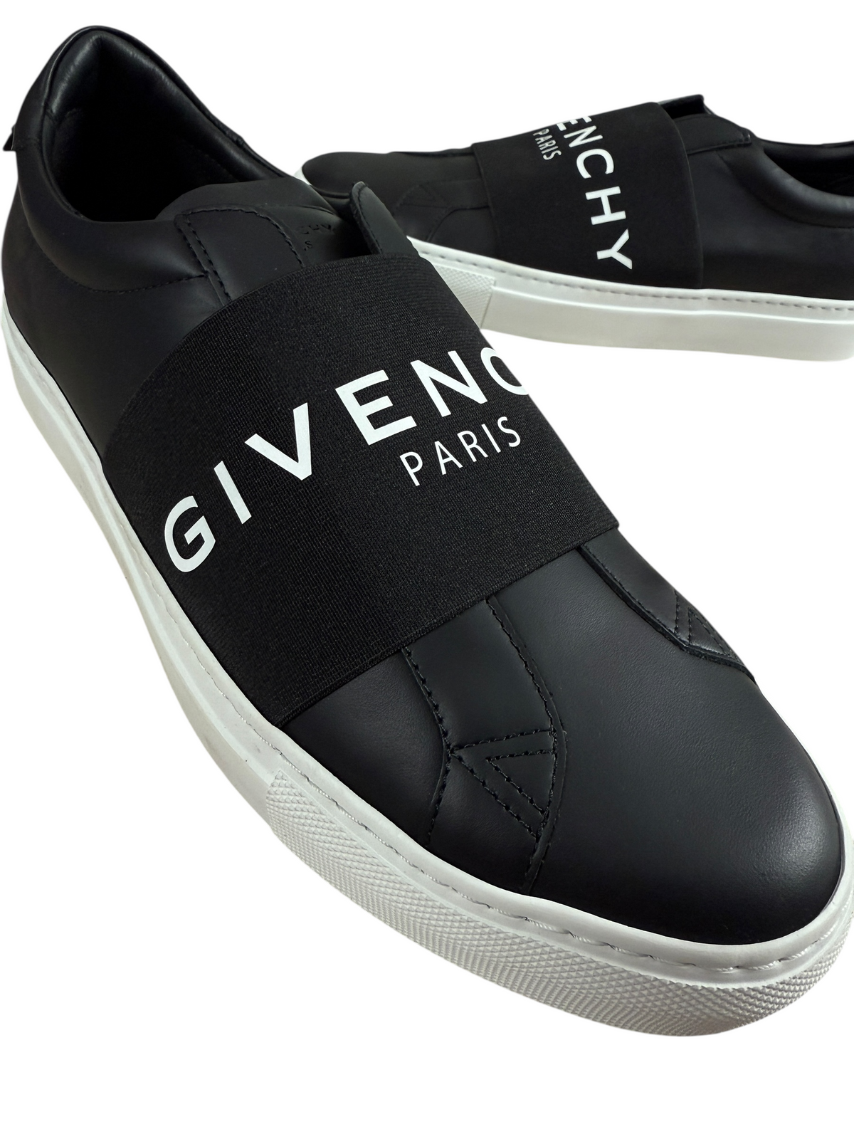 Sneakers Givenchy noir taille 40 - Logo et étiquette