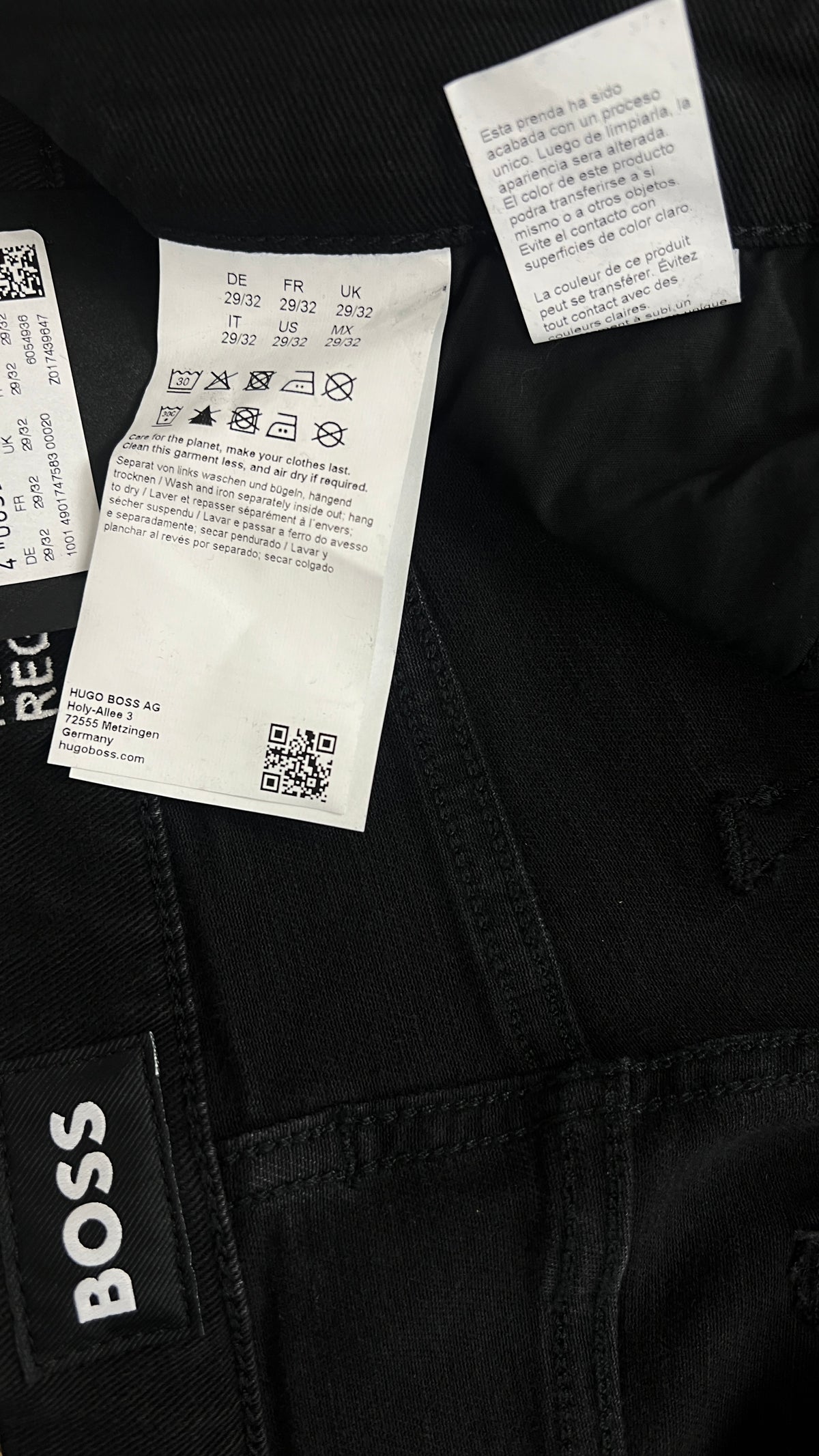 Jean Regular Hugo Boss Maine noir, détail étiquettes et finitions — vue 4
