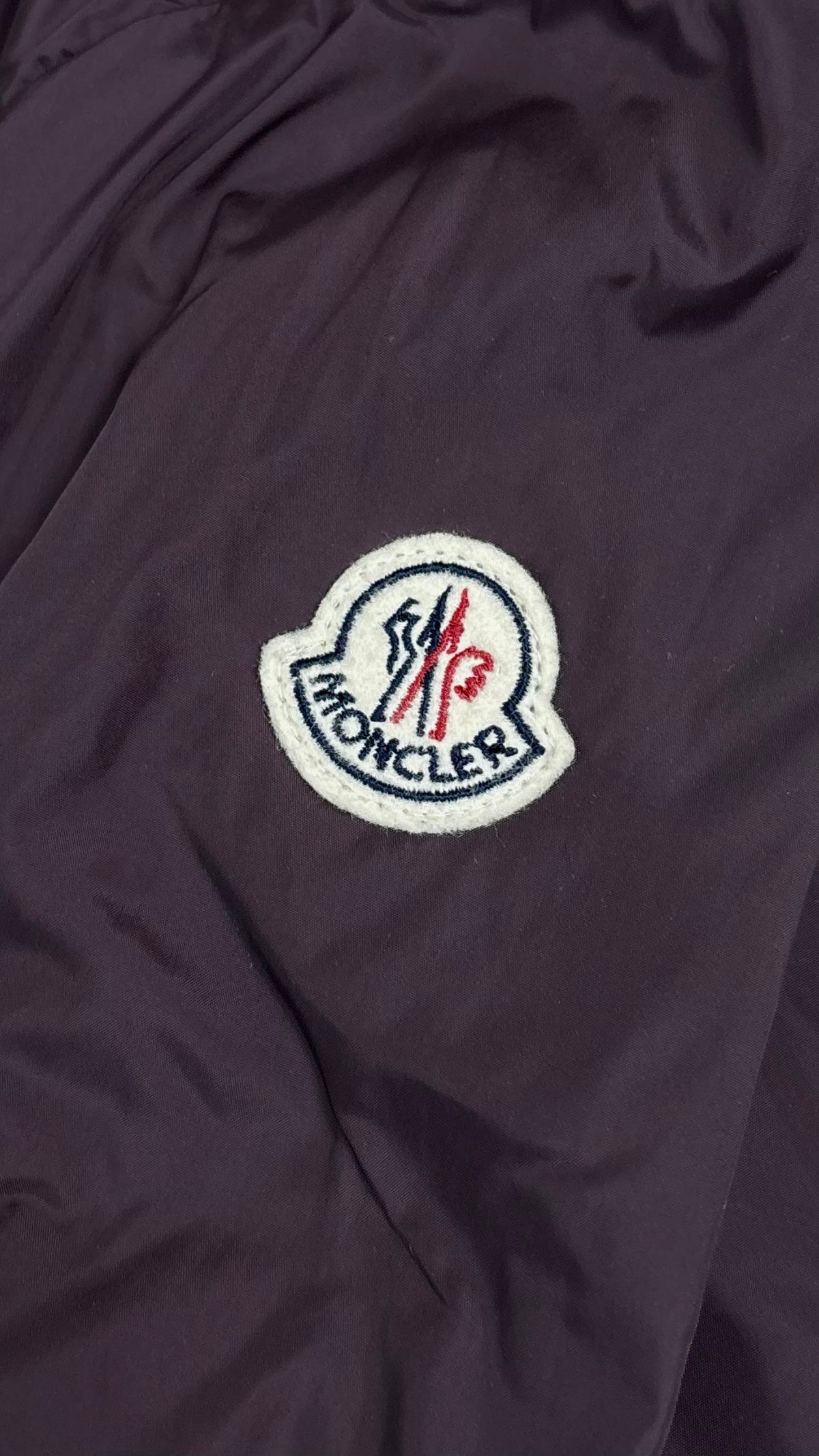 Bomber Moncler Miroir bordeaux, détail étiquettes et finitions — vue 3