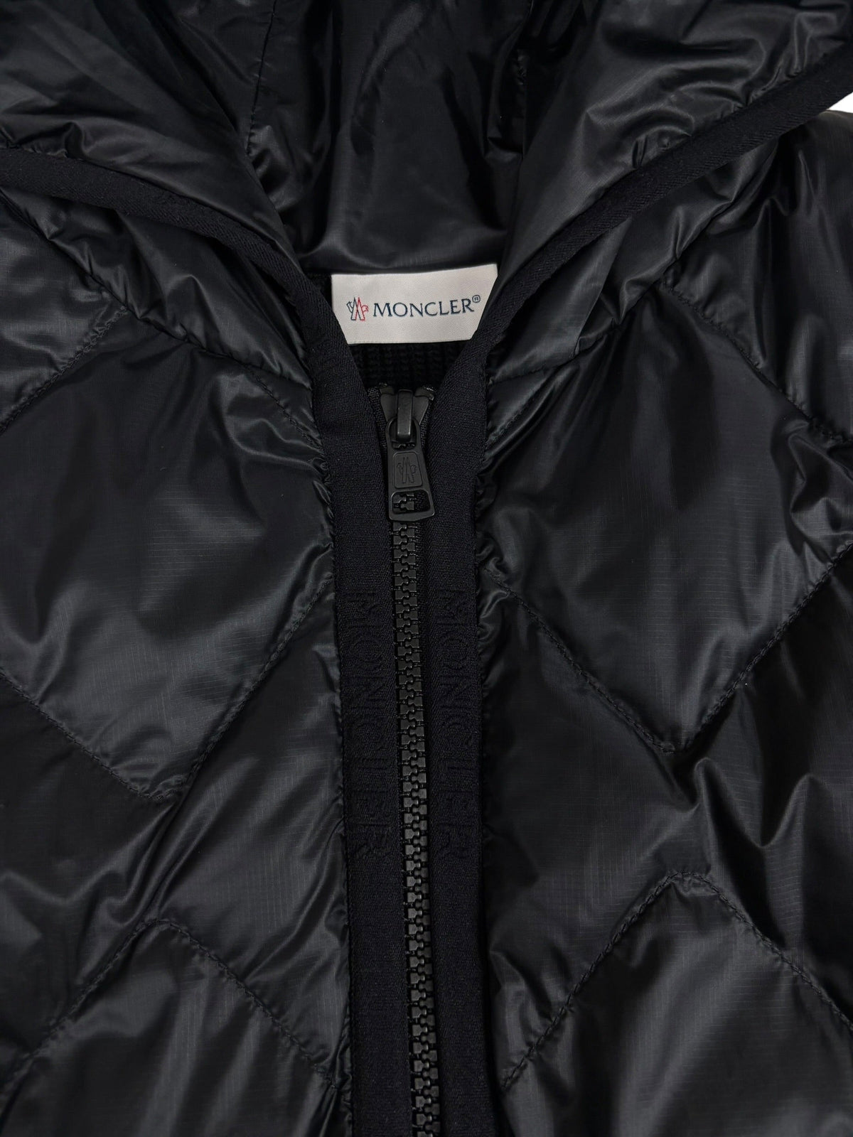 Cardigan Moncler noir taille L - Détail