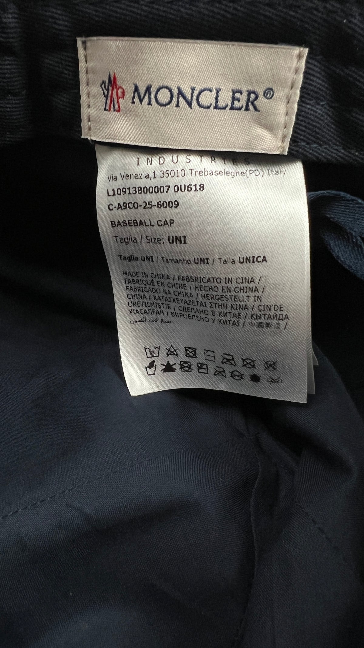 Casquette Moncler Logo Brodé marine, détail étiquettes et finitions — vue 5