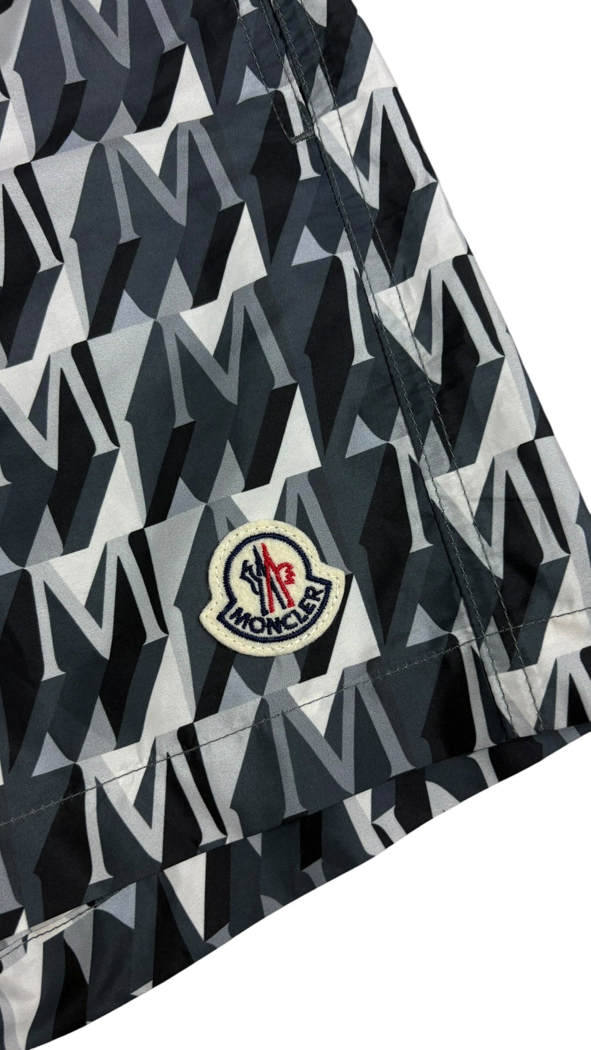 Short Moncler gris taille M - Détail