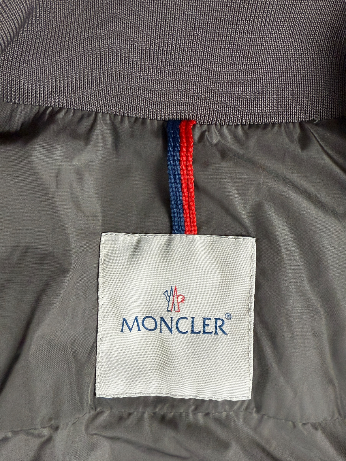 Veste Moncler gris taille 4 - Détail