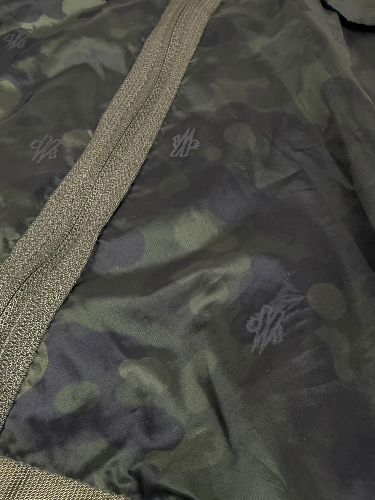 Veste Moncler kaki taille 1 - Logo et étiquette
