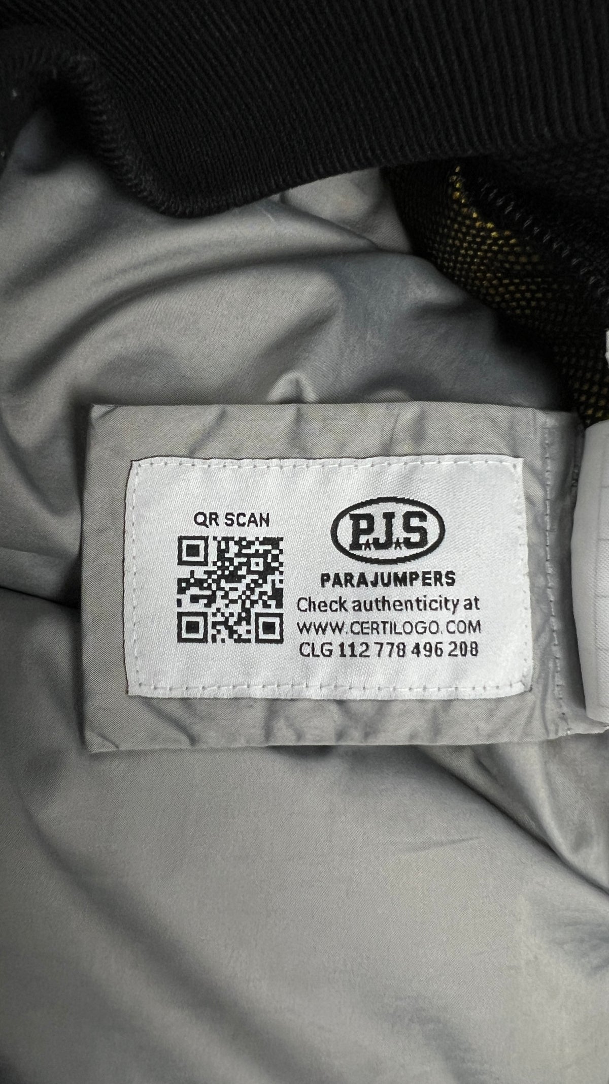 Doudoune Parajumpers Rugged noir, détail étiquettes et finitions — vue 3