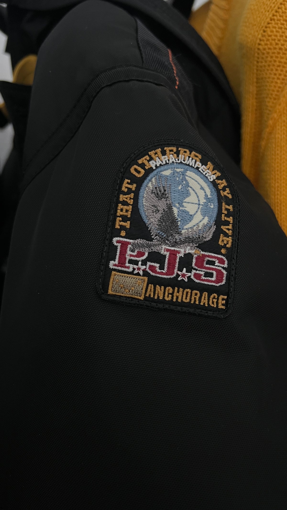 Doudoune Parajumpers Rugged noir, détail étiquettes et finitions — vue 6