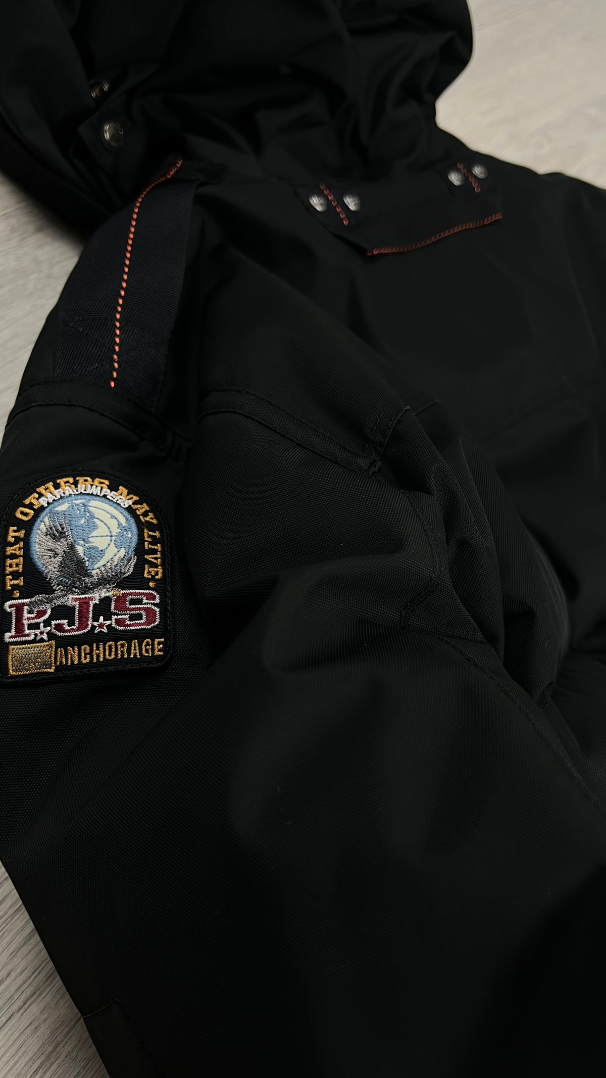 Doudoune Parajumpers Rugged noir, détail étiquettes et finitions — vue 9