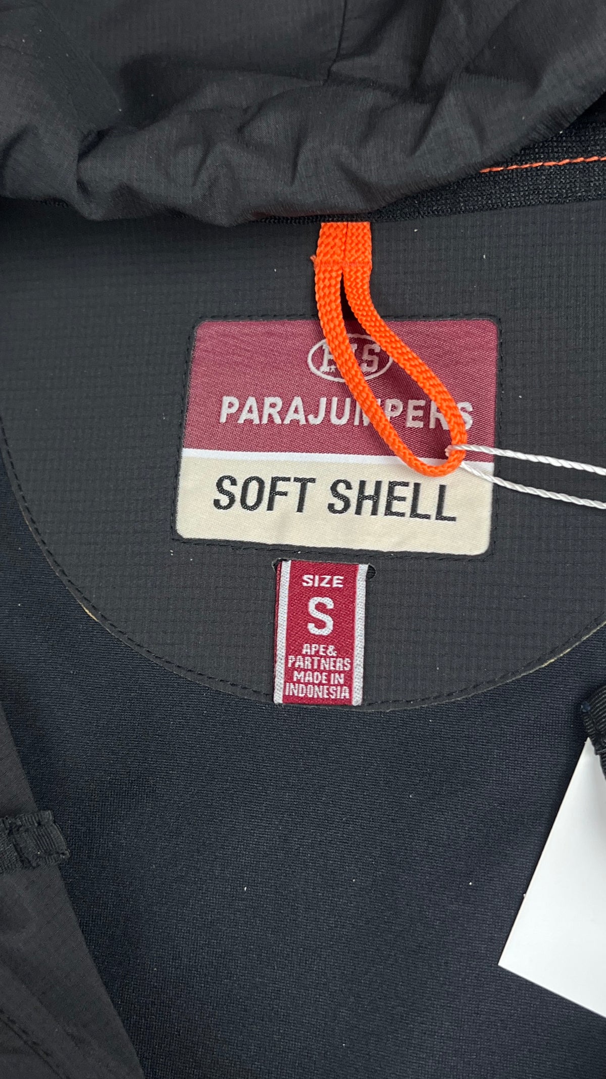Veste Parajumpers Soft Shell noir, détail étiquettes et finitions — vue 3