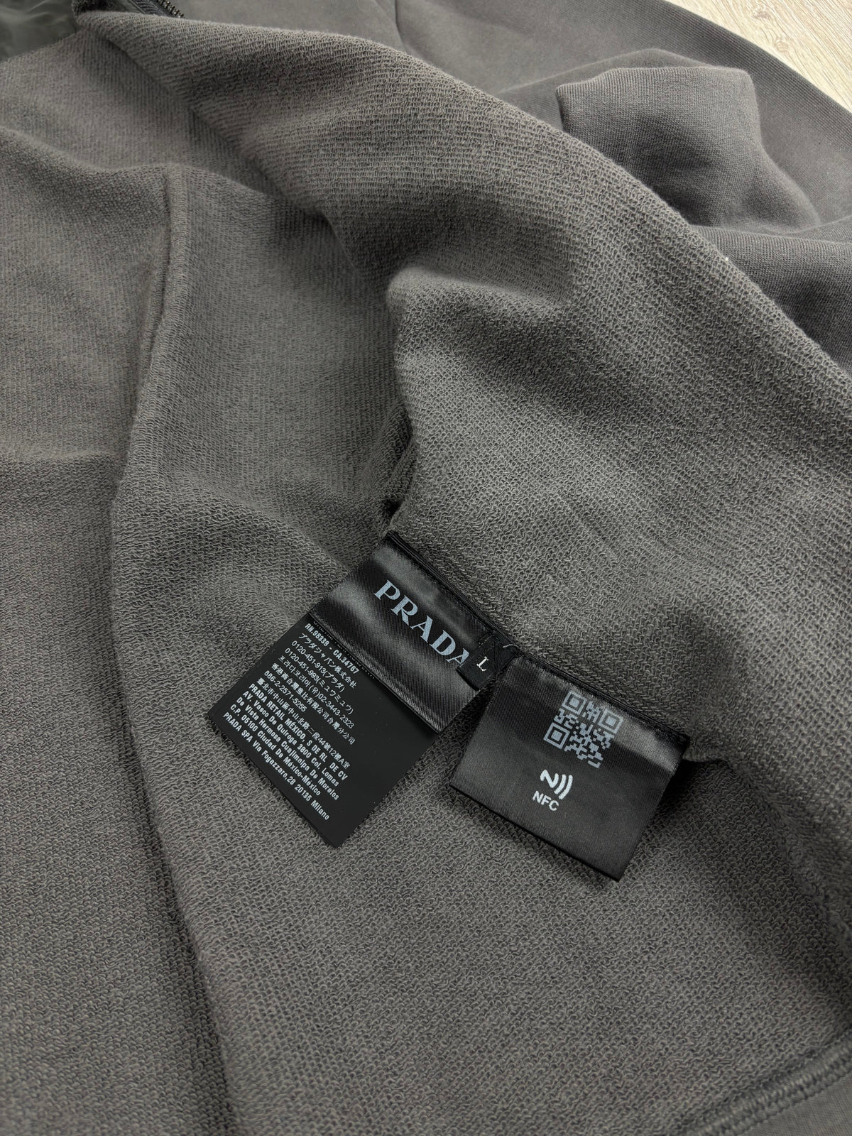 Gilet Prada gris taille L - Détail