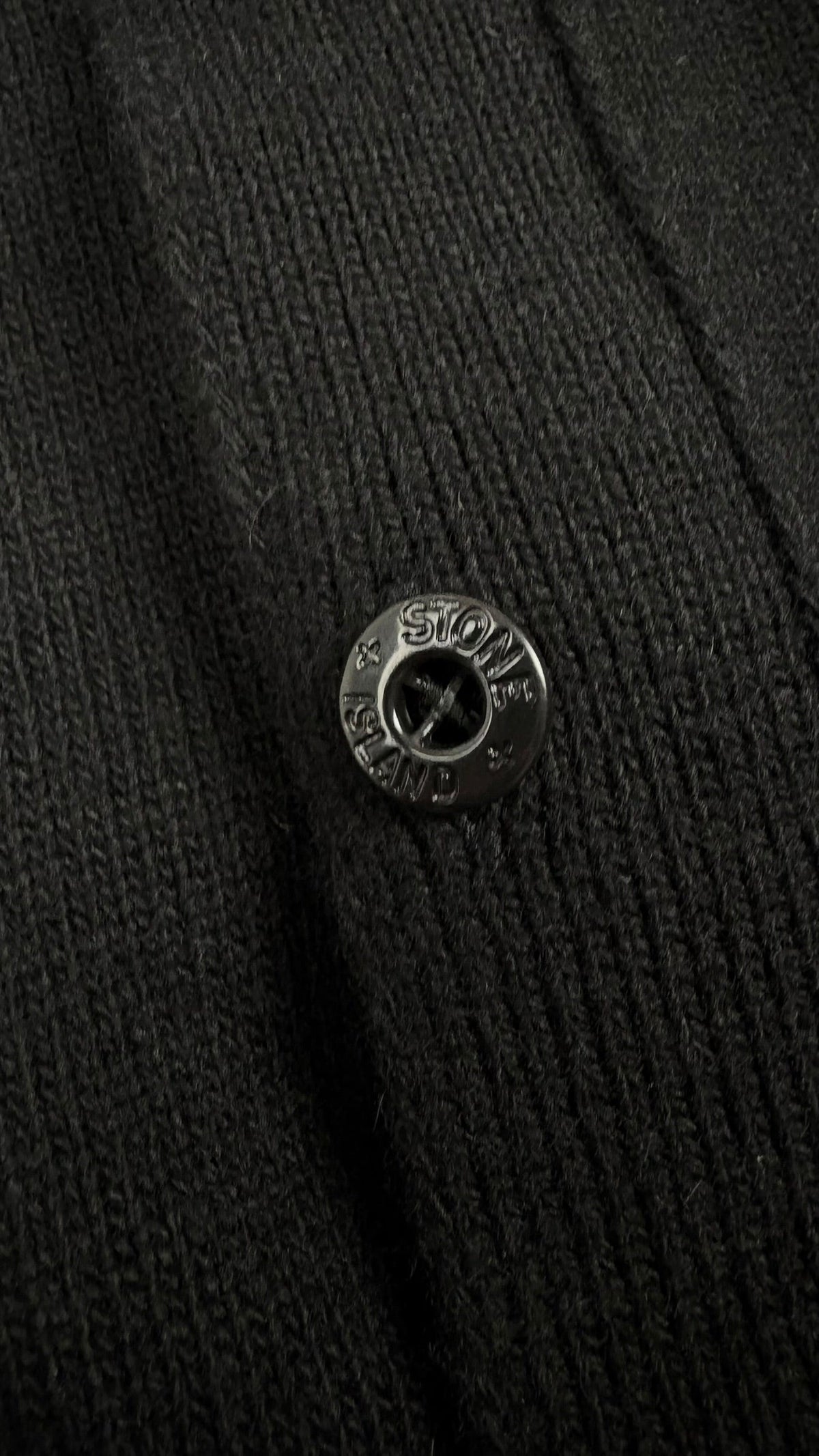Cardigan Stone Island noir taille 12 ans - Détail