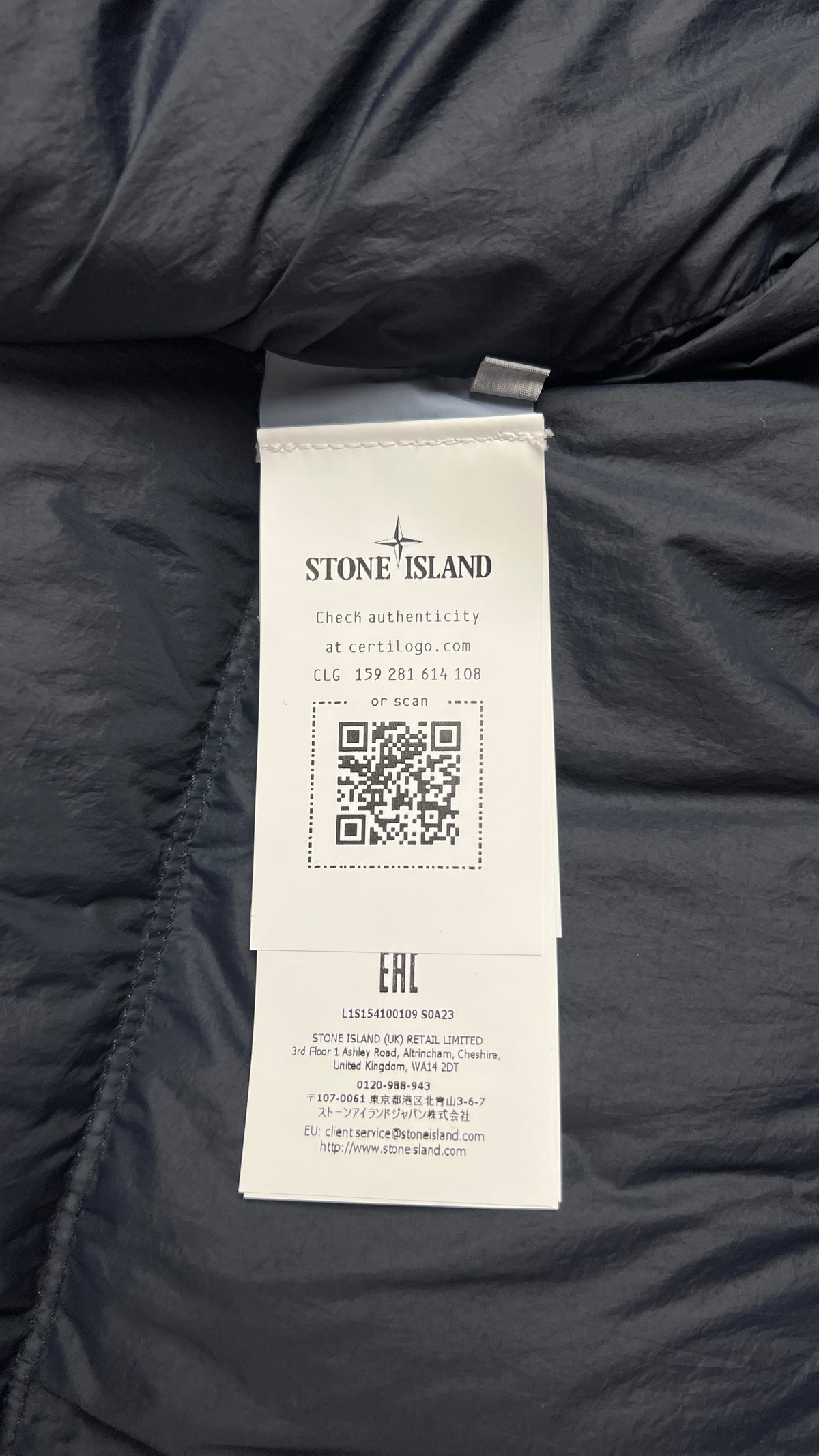 Daunenjacke Stone Island Crinkle Reps NY in Navy, Detail Etiketten und Verarbeitung — Ansicht 4