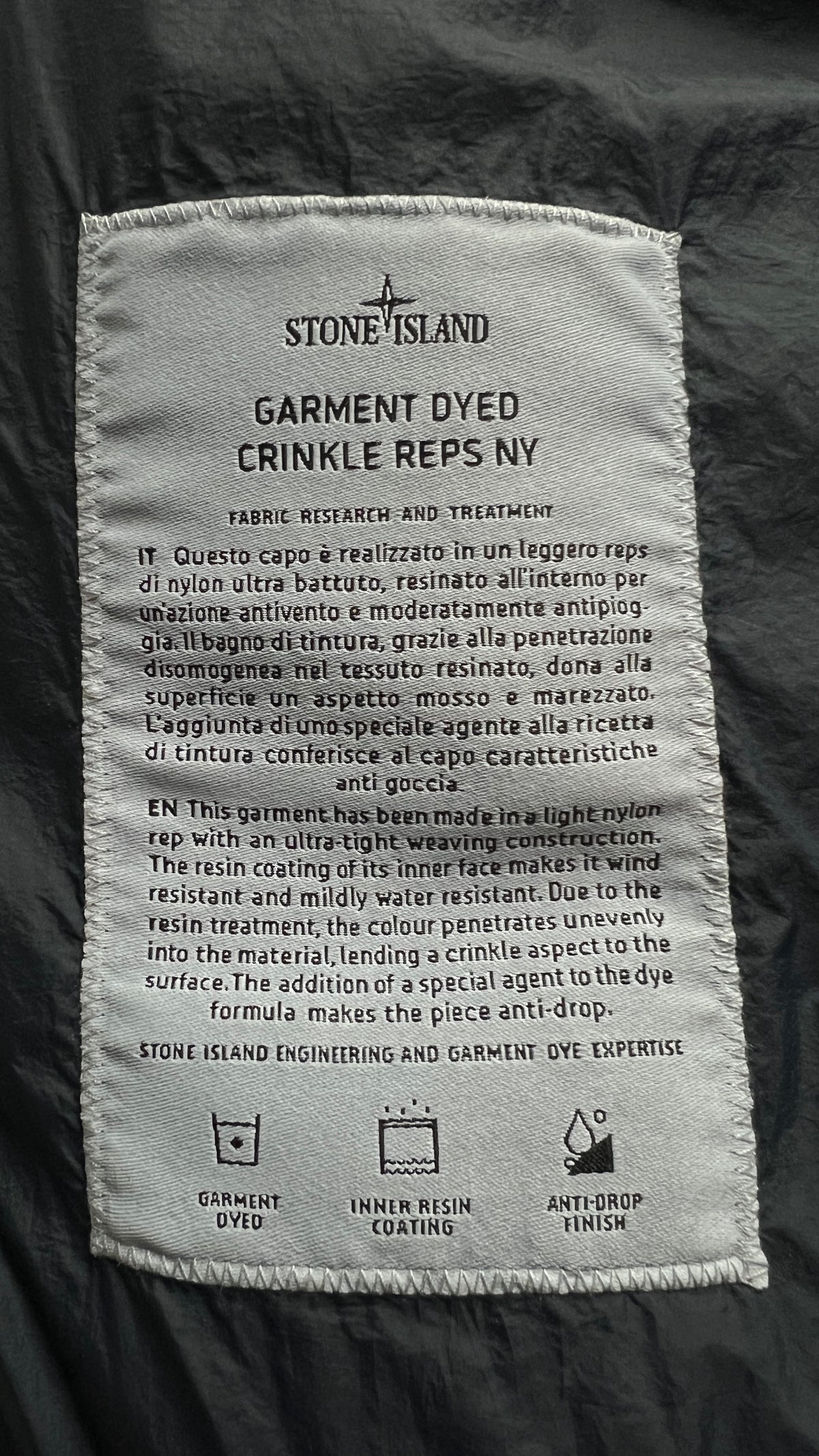 Daunenjacke Stone Island Crinkle Reps NY in Navy, Detail Etiketten und Verarbeitung — Ansicht 6