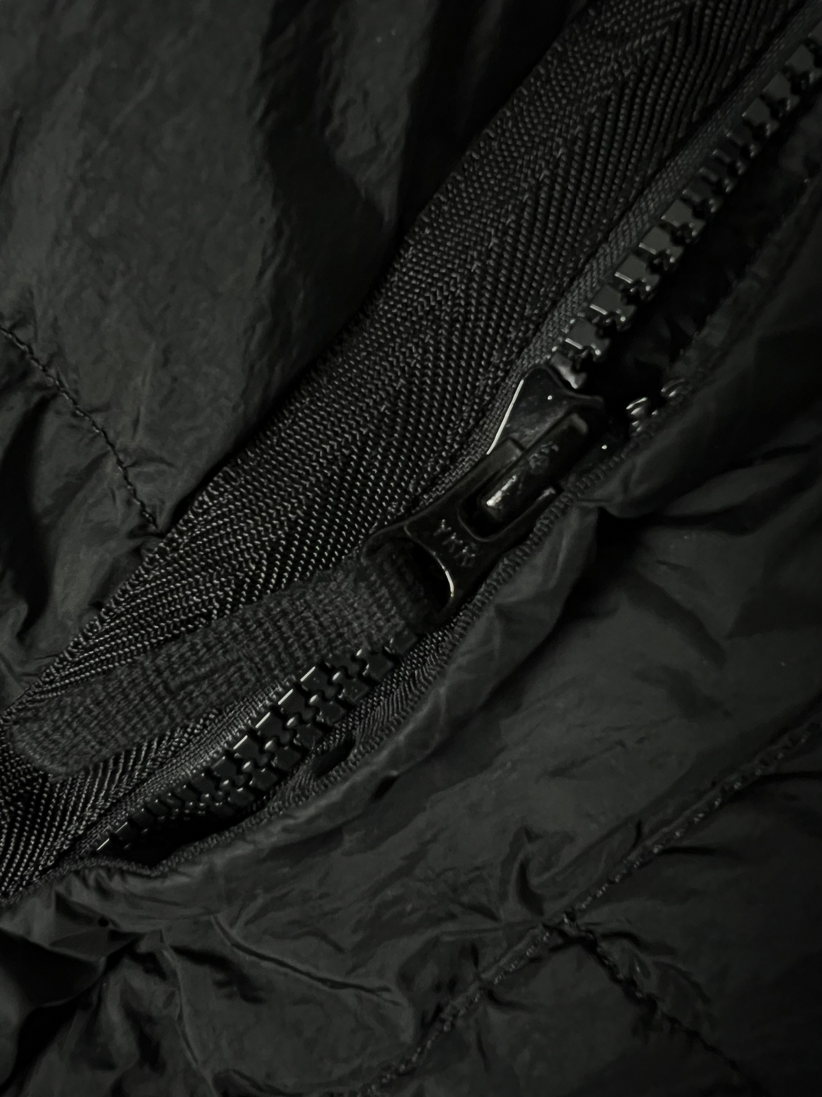 GILET À CAPUCHE STONE ISLAND GARMENT DYED CRINKLE REPS NY DOWN - NB08