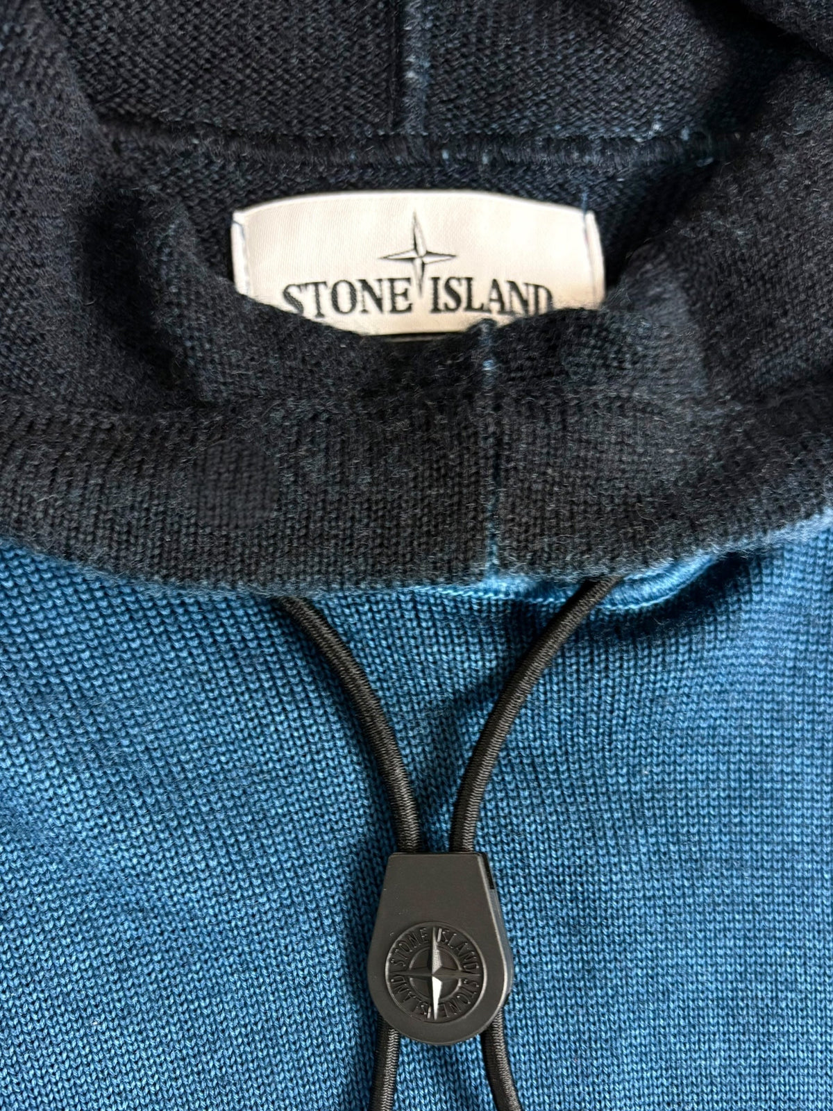 Hoodie Stone Island bleu pétrole taille S - Détail