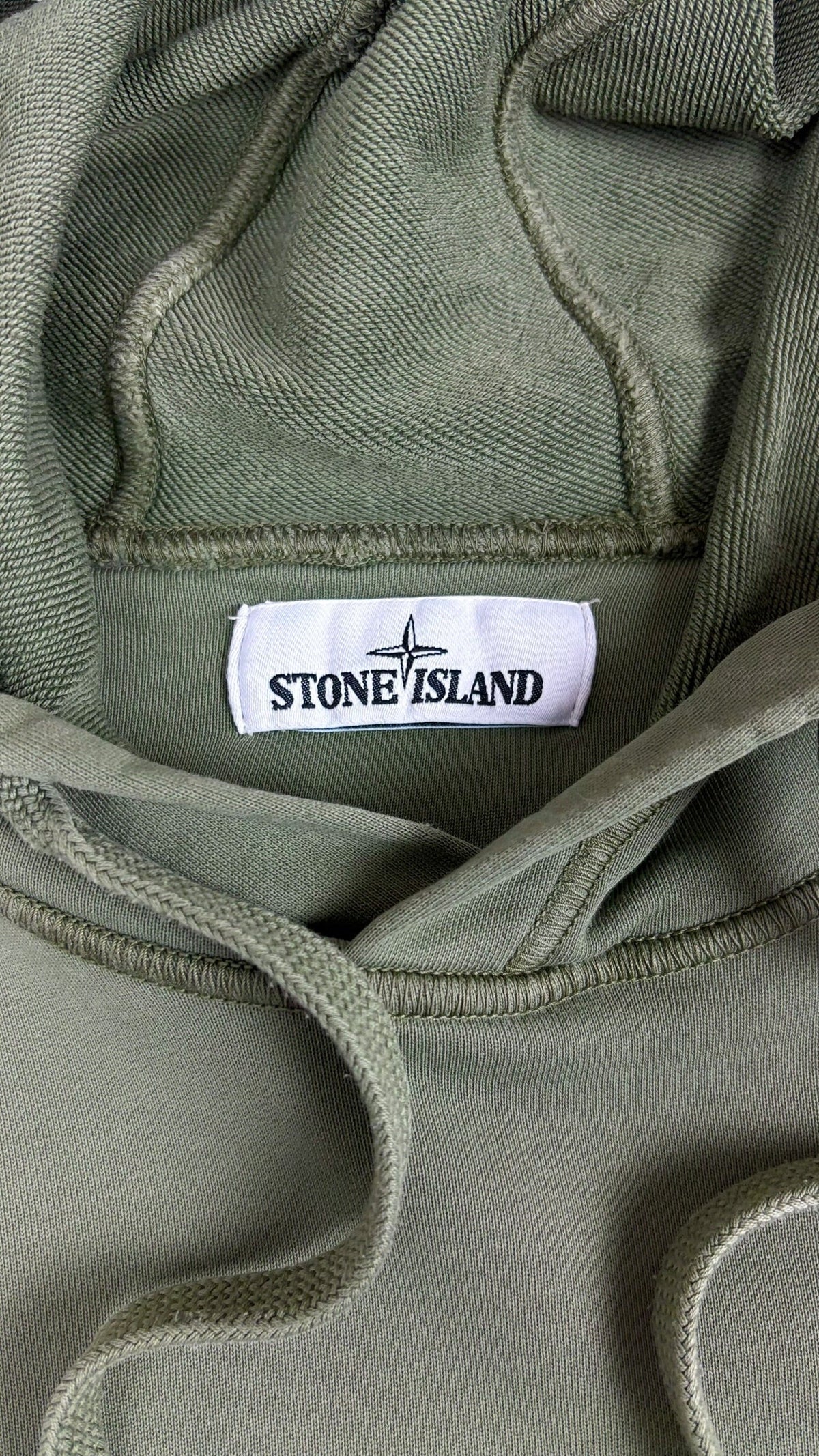 Hoodie Stone Island kaki taille S - Détail
