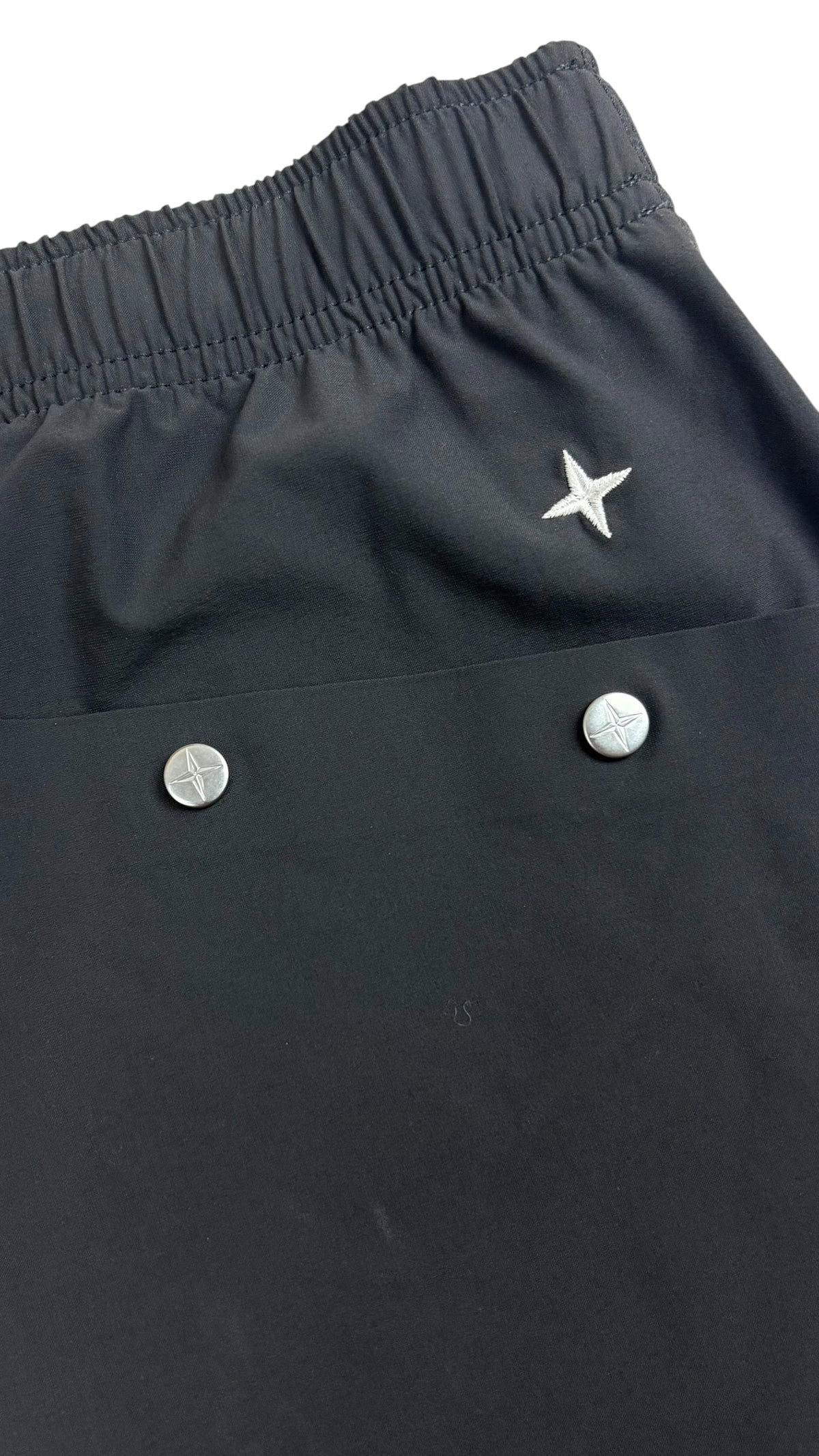 Short Stone Island gris taille W34 neuf - vue 3/5