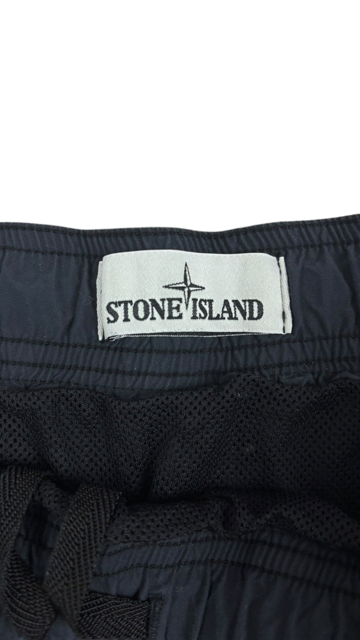 Short Stone Island marine taille L - Logo et étiquette