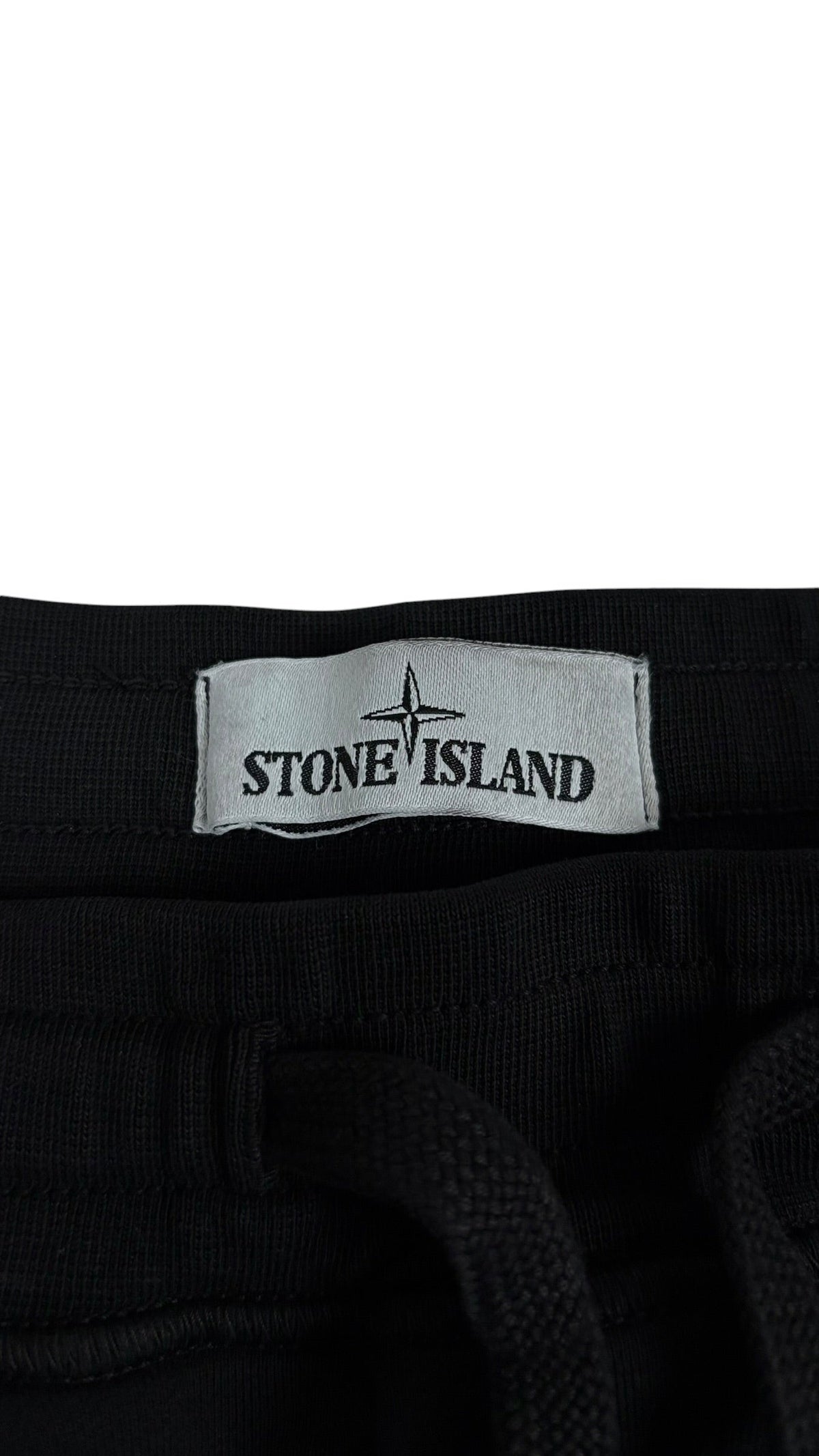 Short Stone Island noir taille M - Logo et étiquette