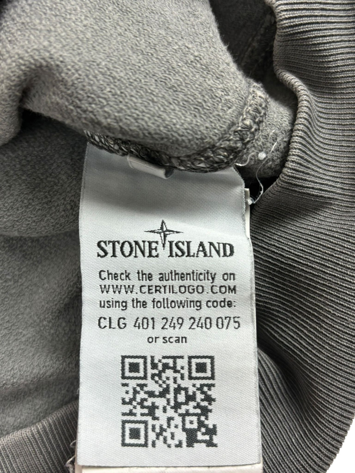 Sweat Stone Island gris taille M - Logo et étiquette