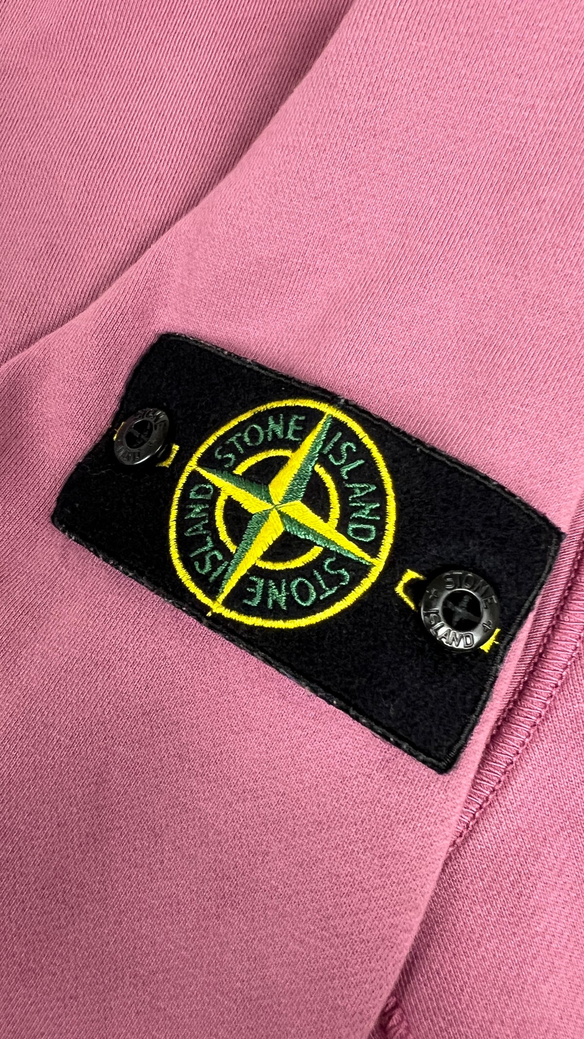 Sweat-shirt Stone Island rose taille M, détail étiquette — vue 4