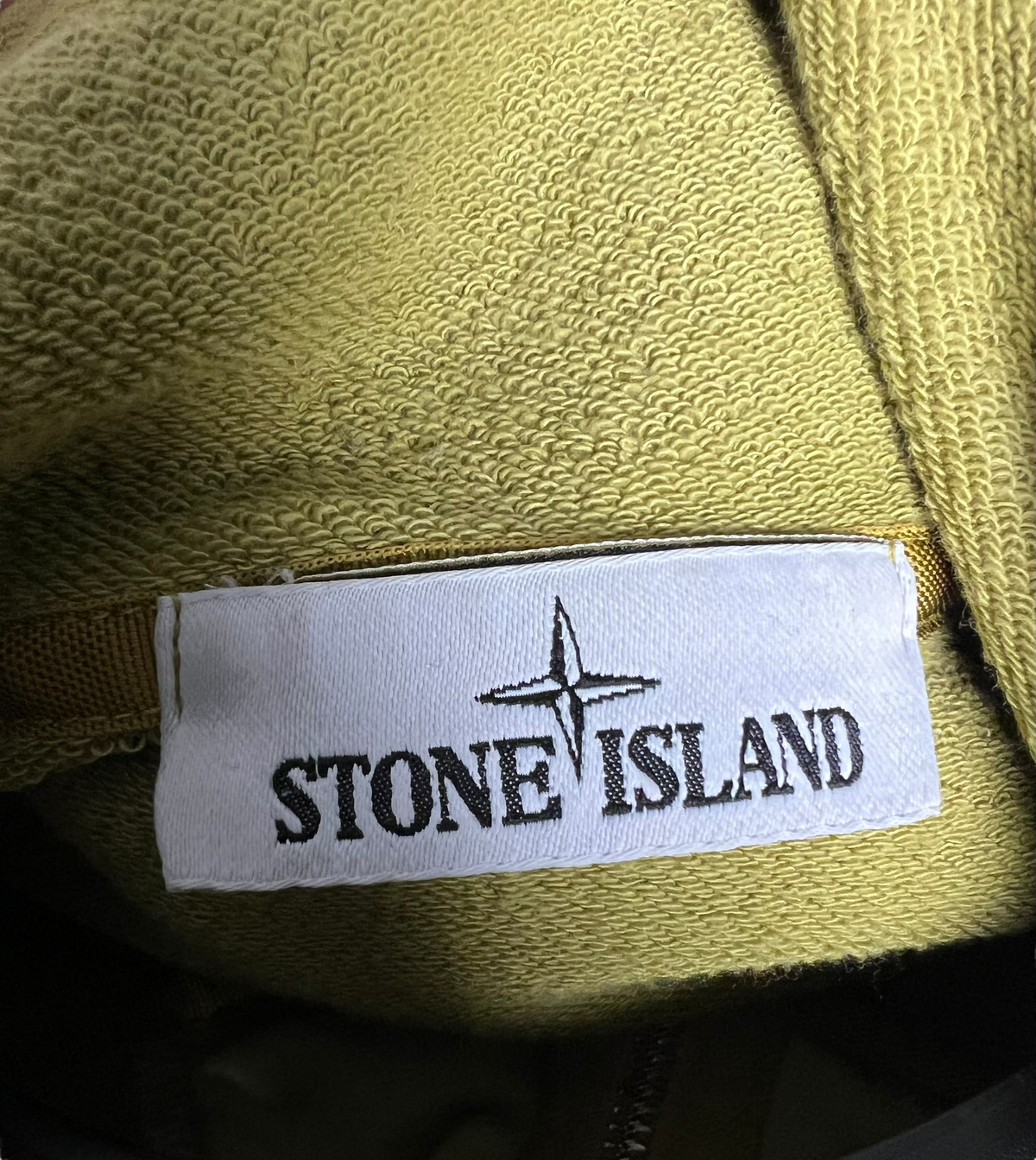 PULL À CAPUCHE STONE ISLAND - NB08