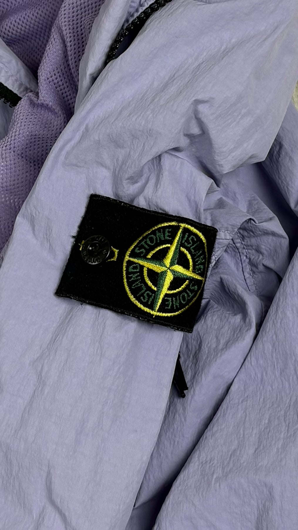 Veste à Capuche Stone Island Junior lilas, détail étiquettes et finitions — vue 4