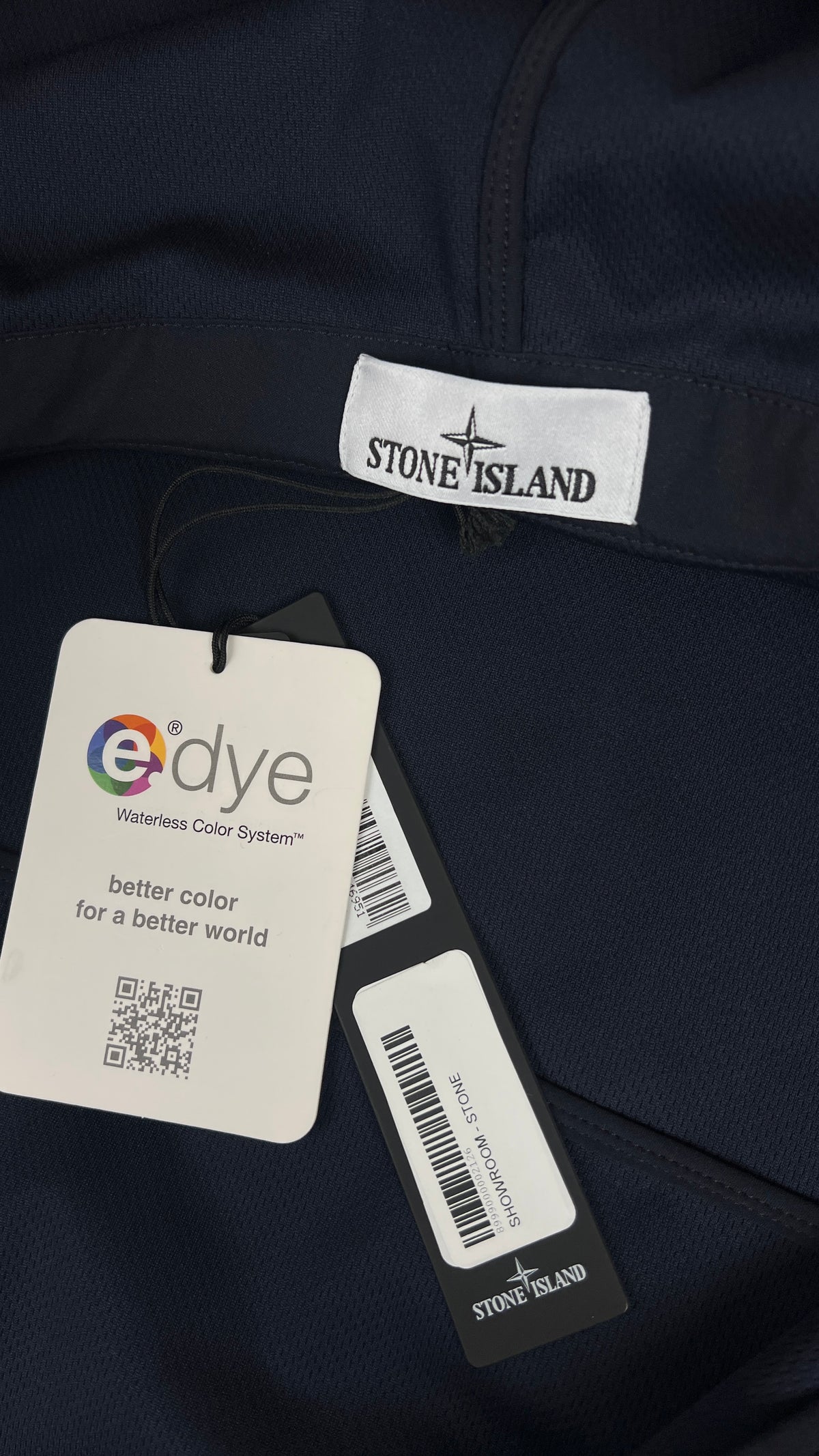 Kapuzenjacke Stone Island Light Soft Shell-R e.Dye in Navy, Detail Etiketten und Verarbeitung — Ansicht 6