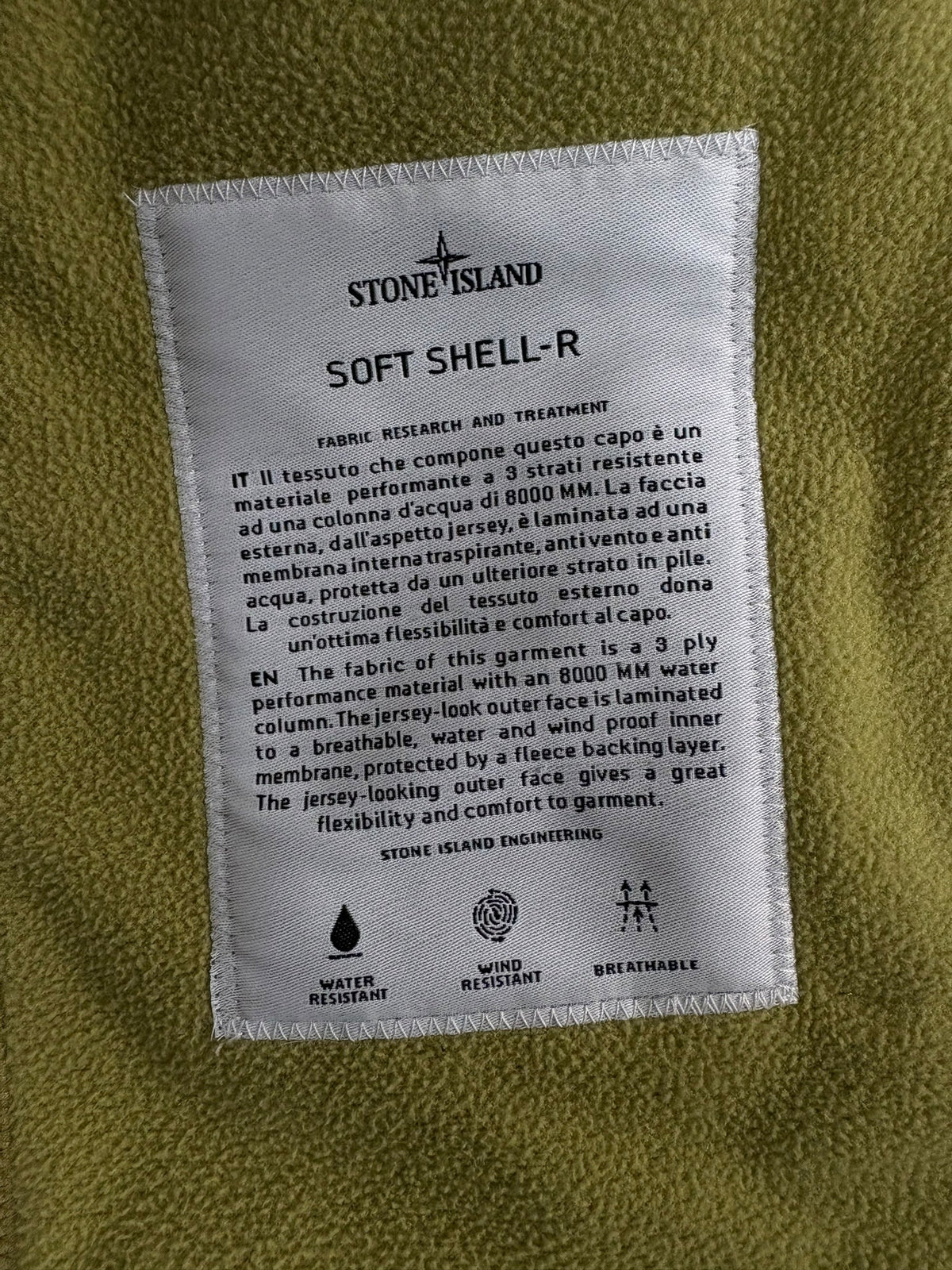 Veste Stone Island moutarde taille S - Logo et étiquette