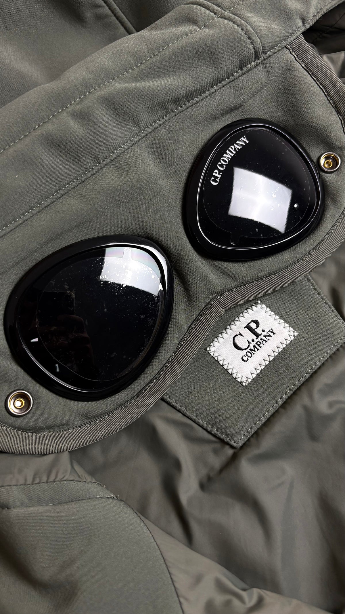 Veste Hybride à Capuche C.P Company Shell-R Goggle Kaki Taille 50 – photo complémentaire 1 – NB08 Shop