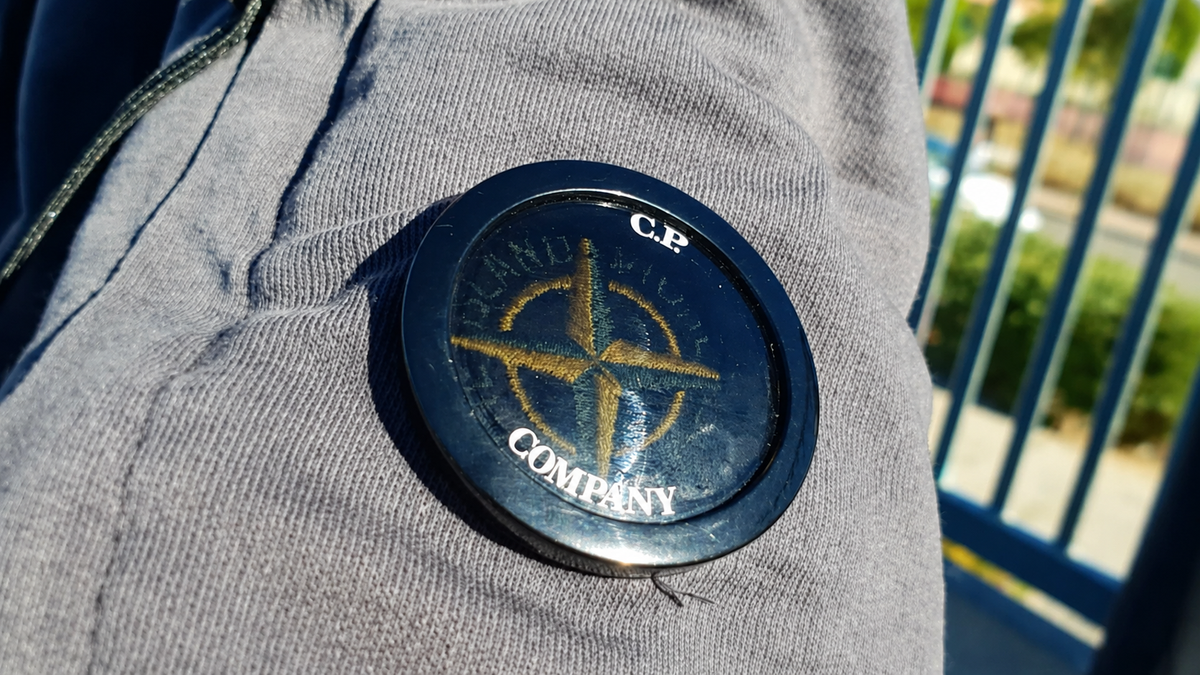 Logos Stone Island et C.P Company face à face : quelle marque choisir