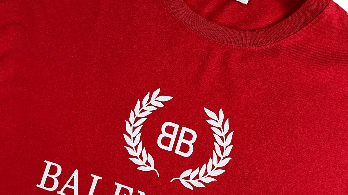 Logo Balenciaga en gros plan sur une pièce authentifiée chez NB08, repère d'authentification