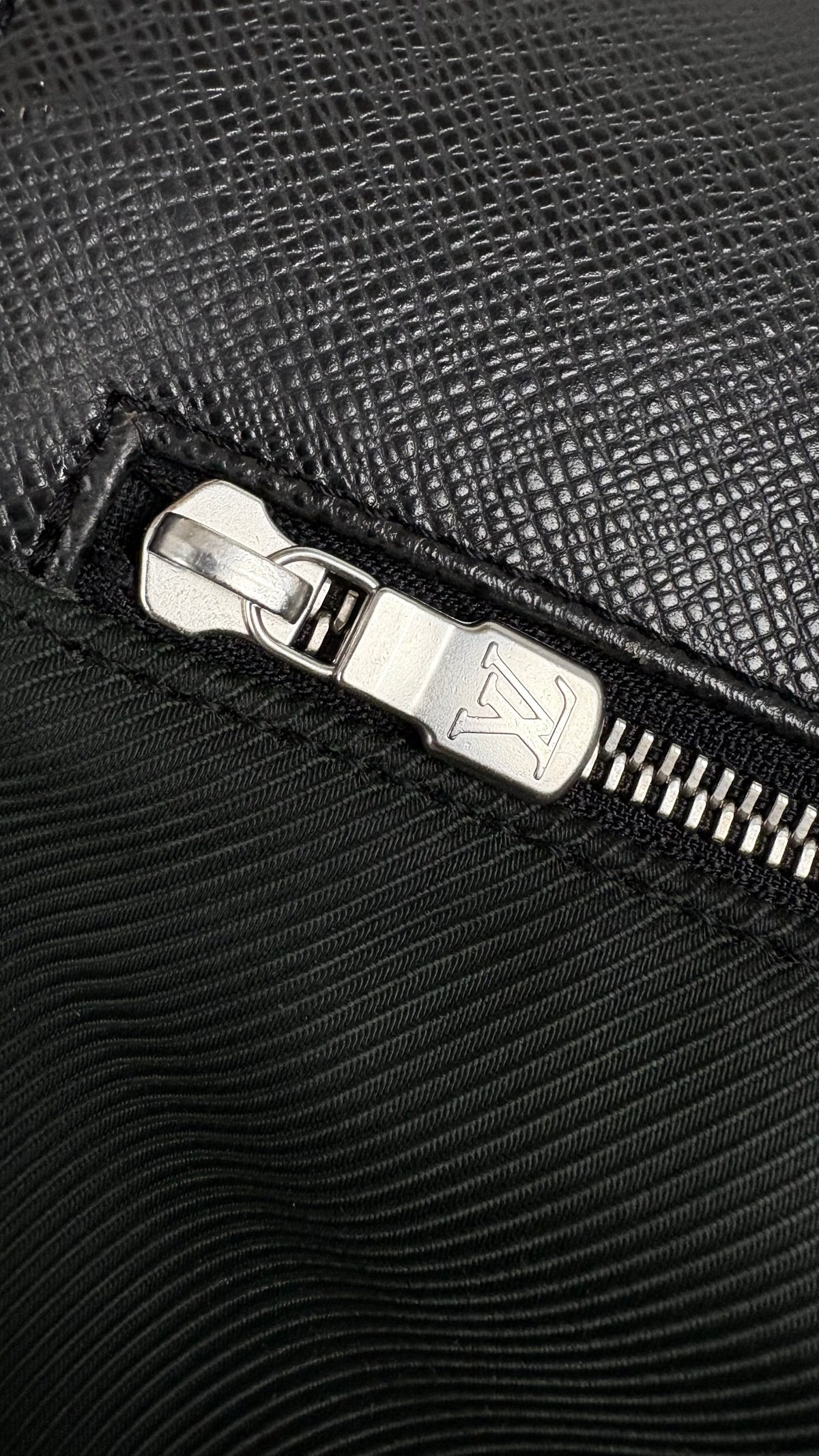 Sacoche Louis Vuitton Dersou Taïga - Noir / Vert - Taille UNI
