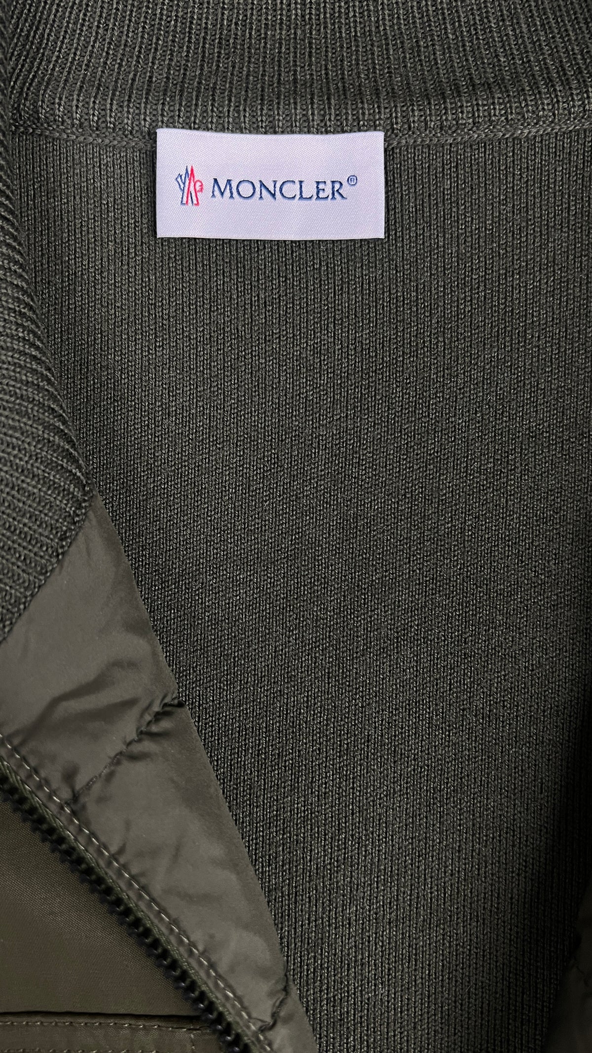 Cardigan Zippé Moncler Hybride Col Montant, Kaki, Taille L, Neuf — photographie complémentaire 4