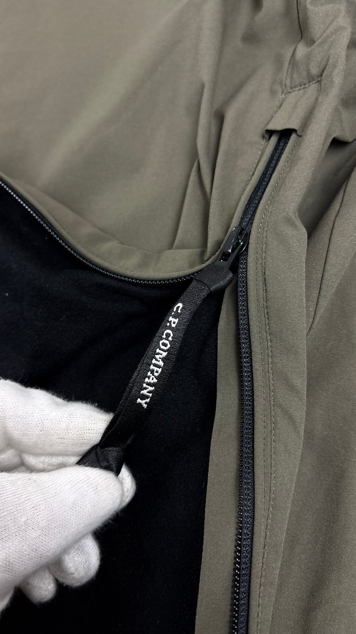 Sweat-shirt Crewneck C.P Company Logo Technique kaki taille S, détail étiquettes et finitions — vue 5