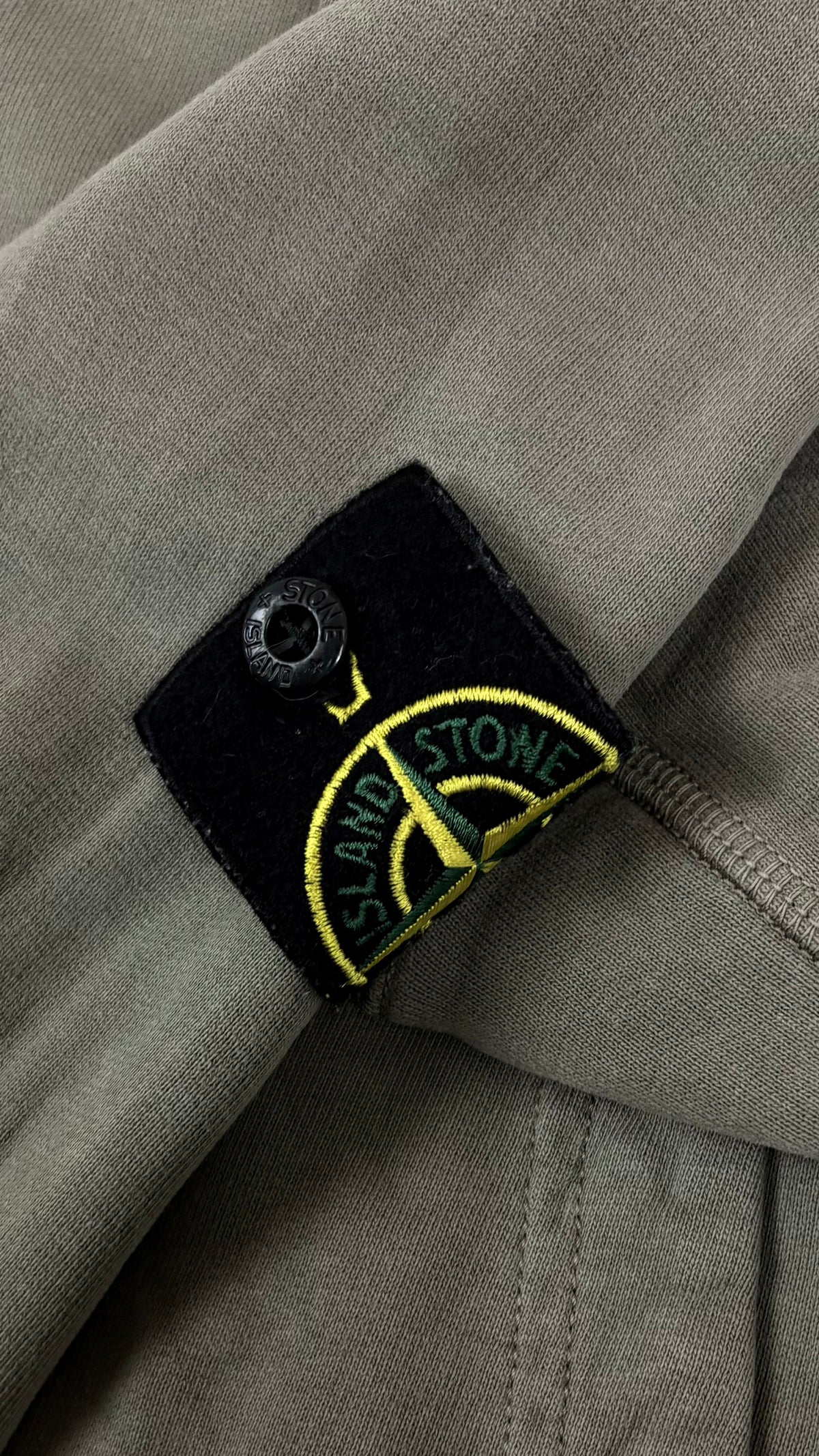 Sweat-shirt Hoodie Stone Island Kaki Taille L – photo complémentaire 2 – NB08 Shop