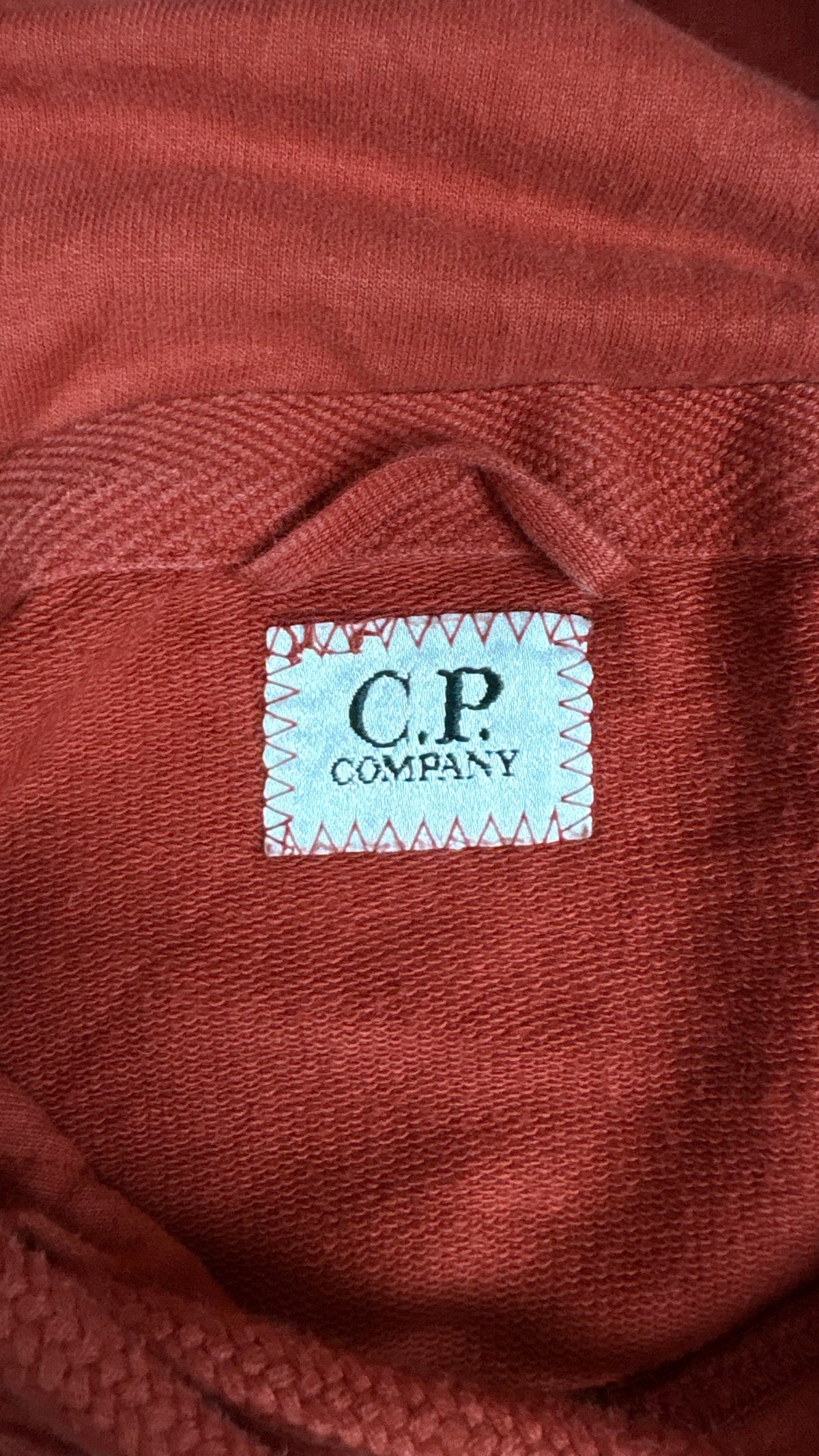 Sweat-shirt Hoodie C.P Company Vintage Logo rouge taille L, détail étiquettes et finitions — vue 3