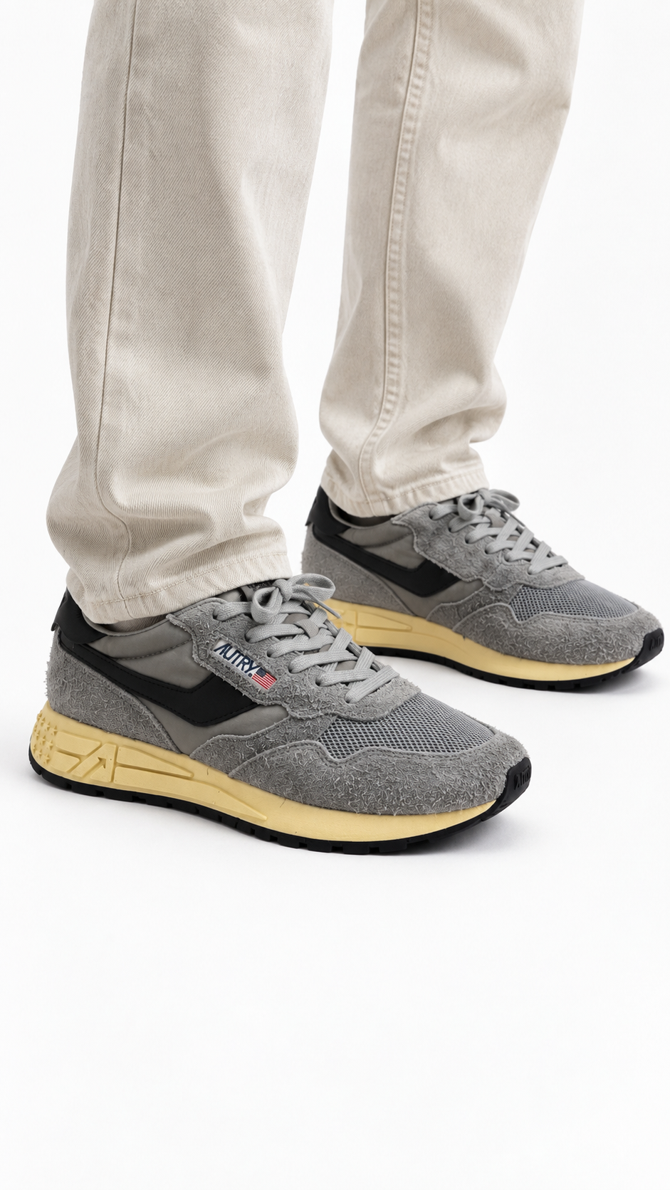 Sneakers Autry Reelwind Low Nylon Daim Plumbeo gris et noir, détail matière et finitions — vue 4